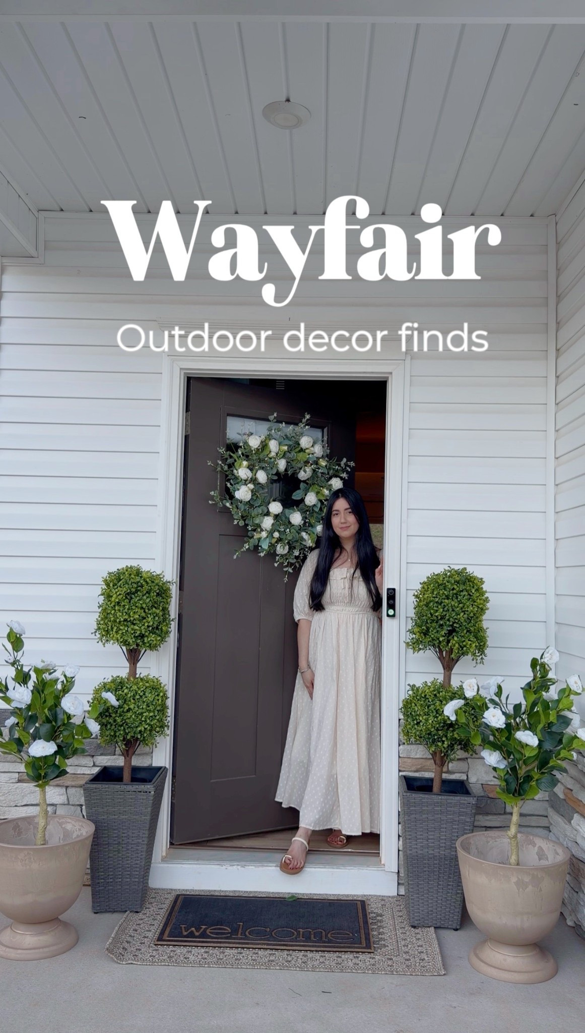 Front porch decor for spring 2026 

Front porch decor ideas, cottage core outdoor decorations, roses wreath, topiary in faux, Spanish style front porch decor

#LTKSeasonal #LTKHome #LTKdayinmylife