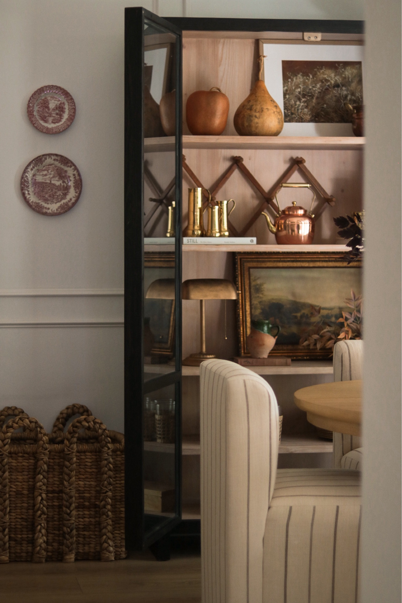 Autumn Breakfast Nook & Display Cabinet Styling 🍁

Display Cabinet, Shelf Styling, Shelf Decor, Glass Cabinet, Faux Stems, Afloral, Rustic Vase, Black Vase, Round Dining Table, Dining Chairs, Copper Tea Kettle, Antiques, Brass Lamp, Faux Pumpkin, Faux Gourd, Fall Print, Frame, Copper Pitcher, Vintage Print, North Print, Landscape Print, McGee and Co, Amber Interiors, Jute Woven Rug, Round Rug, Brass Light Fixture, Brass Dome Light

#LTKHome #LTKSeasonal #LTKFindsUnder50