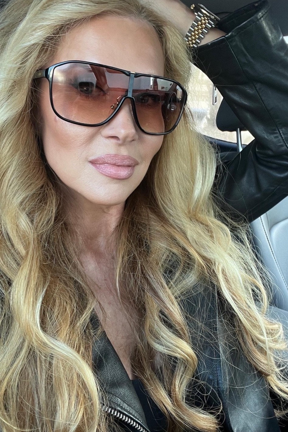 Sunglasses on major sale 

#LTKunder100 #LTKsalealert