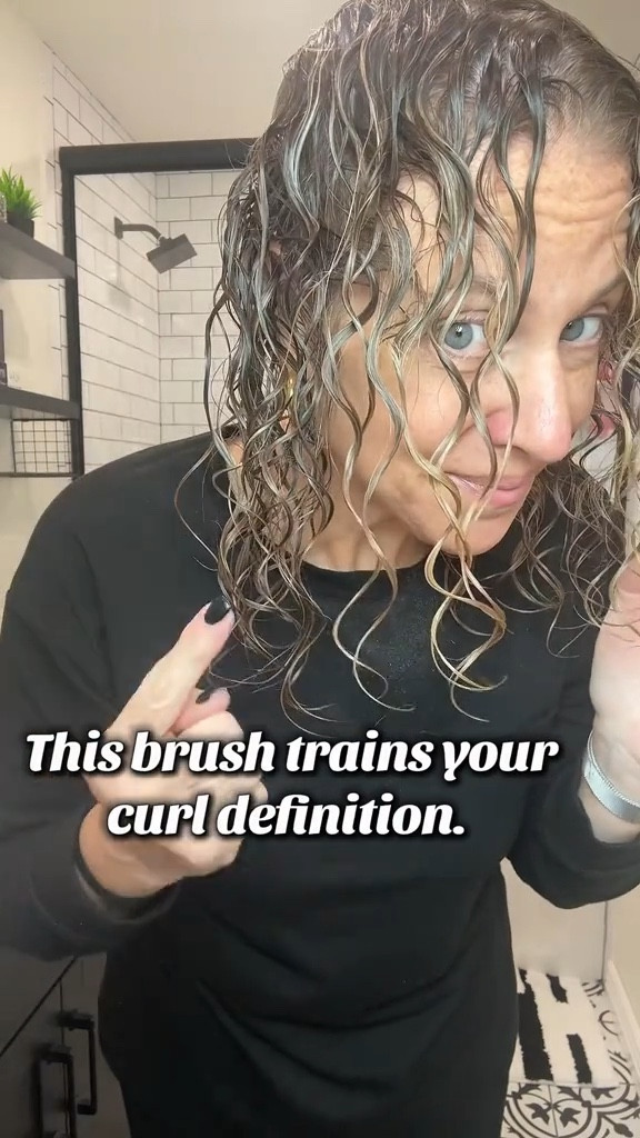 Curly girl hair routine #over40 #bouncecurldefine #bouncecurlbrush #curlygirlmethod #curlstutorial #curlssssssssss ##

#LTKStyleTip #LTKBeauty #LTKOver40