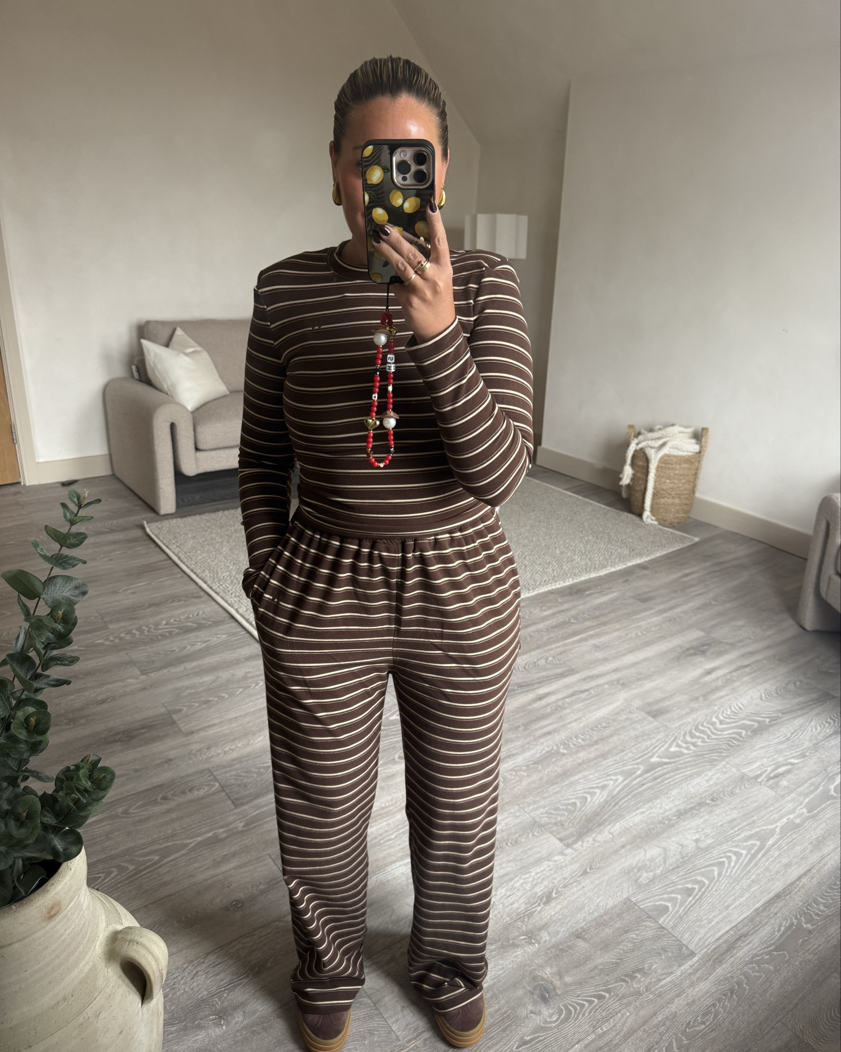 WOAH!!! What a set, a very BOUJEE / put together casual set 😍 the material is so soft, kinda like a soft fleece material! It’s insane & a stretch waist, with shoulder pads. 

Bury me in this please. Wearing size medium on top & large on bottom 👌 if you need an every day comfy set THIS IS IT! 😍😍😍😍 

#LTKmidsize #LTKautumn #LTKuk