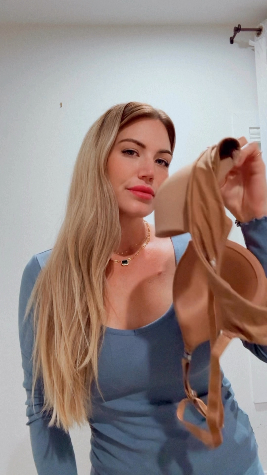 That's right - those "end-of-the-day-struggles-to-remove-your-bra-blues" are a thing of the past!
Check out @ezoutbra your new best friend 

#LTKBeauty #LTKU #LTKStyleTip