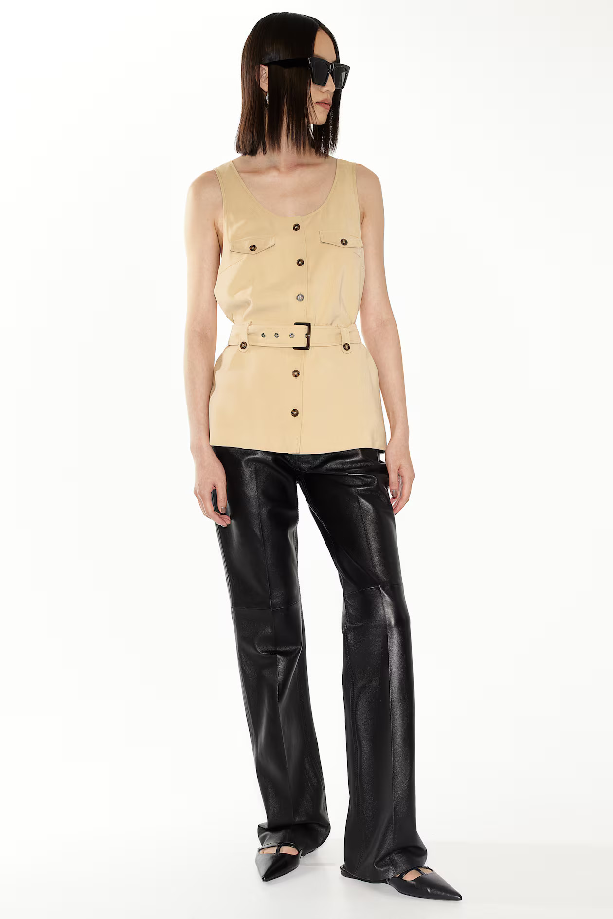Belted waistcoat - Deep neckline - Sleeveless - Beige - Ladies | H&M GB | H&M (UK, MY, IN, SG, PH, TW, HK)