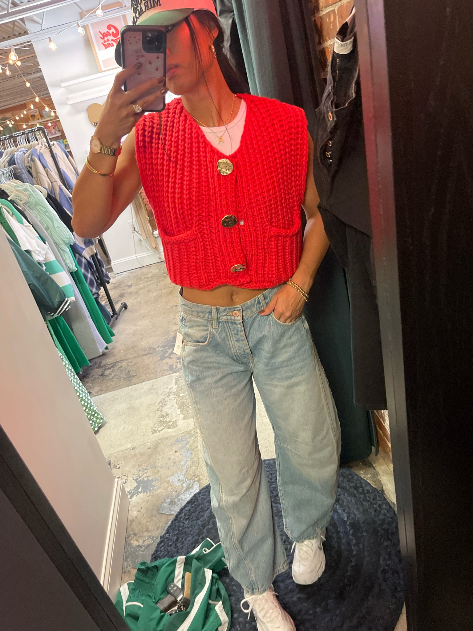 Barrel jeans will always be a controversial topic in the fashion world…are they a slay? Or a nah? #freepeople #barreljeans #trendalert #fall2024trends

#LTKFindsUnder100 #LTKFallSale #LTKStyleTip