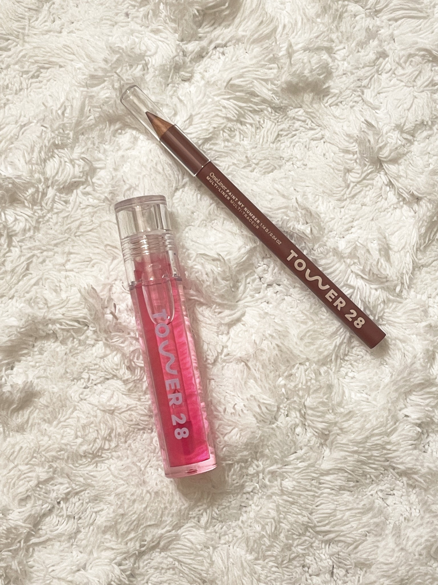The best lip combo by Tower 28! 🩷✨💋 
•
•
•
#beauty #makeup #cleanbeauty #tower28 #lipoil #lipjelly #lipliner #sephora 

#LTKFindsUnder50 #LTKSaleAlert #LTKBeauty