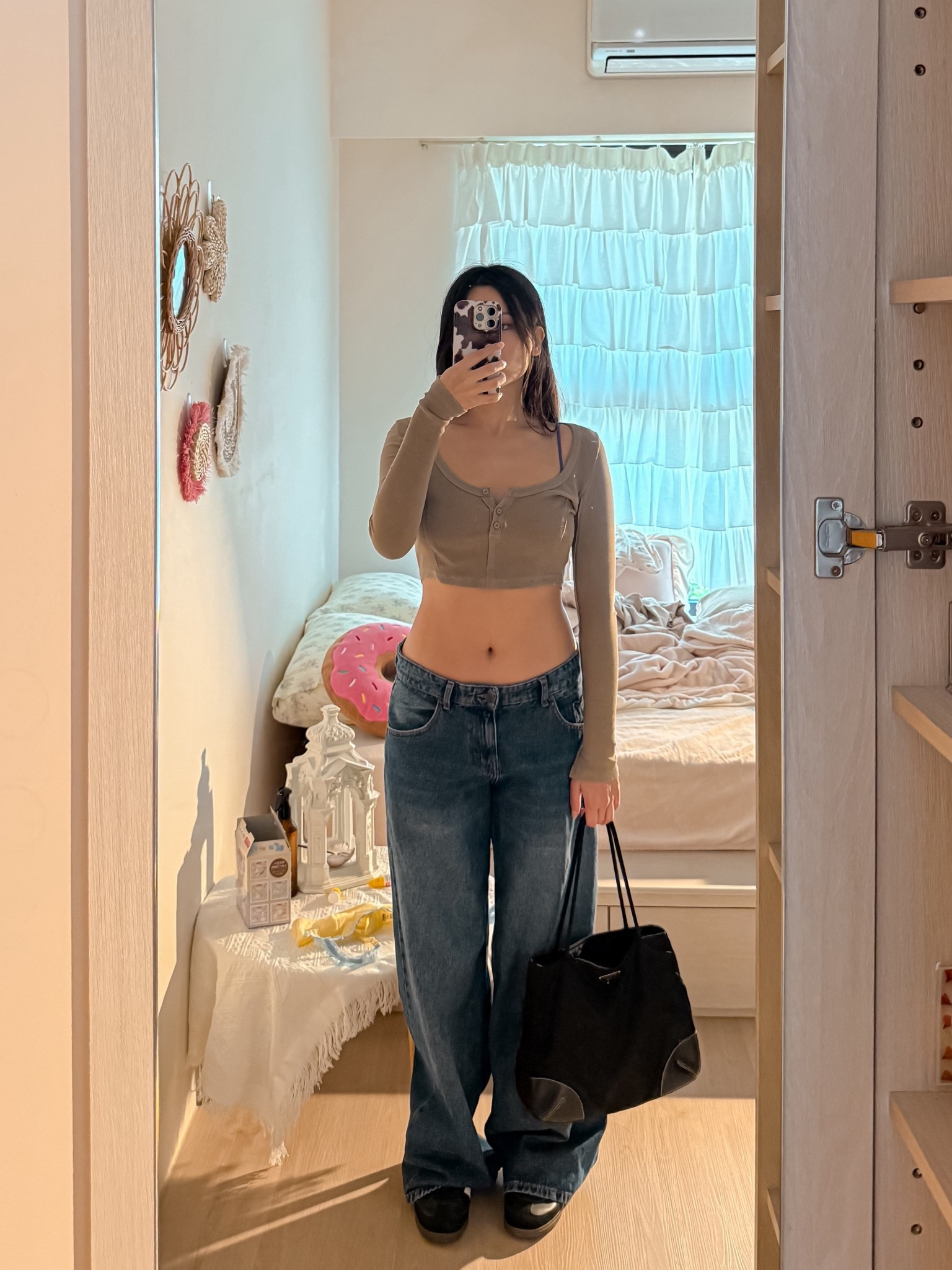 Motel jeans kinda day 🖤
Low-waist and roomy in all the right places. I sized up to a 28 waist for that extra loose, laidback vibe – comfy but still flattering. Perfect with a tiny top or fitted tee to balance the baggy shape.

#moteljeans #motelrocks #lowwaistjeans #baggyjeans #roomyjeans #90sjeans #y2kjeans #denimoutfit #denimstyle #coolgirlaesthetic #modeloffduty #streetstyle #casualoutfit #everydayoutfit #outfitinspo #pinterestoutfit #fashioninspo #ootd #ootdfashion #jeansoutfit #weekendoutfit

#LTKPetite #LTKFindsUnder100 #LTKootd