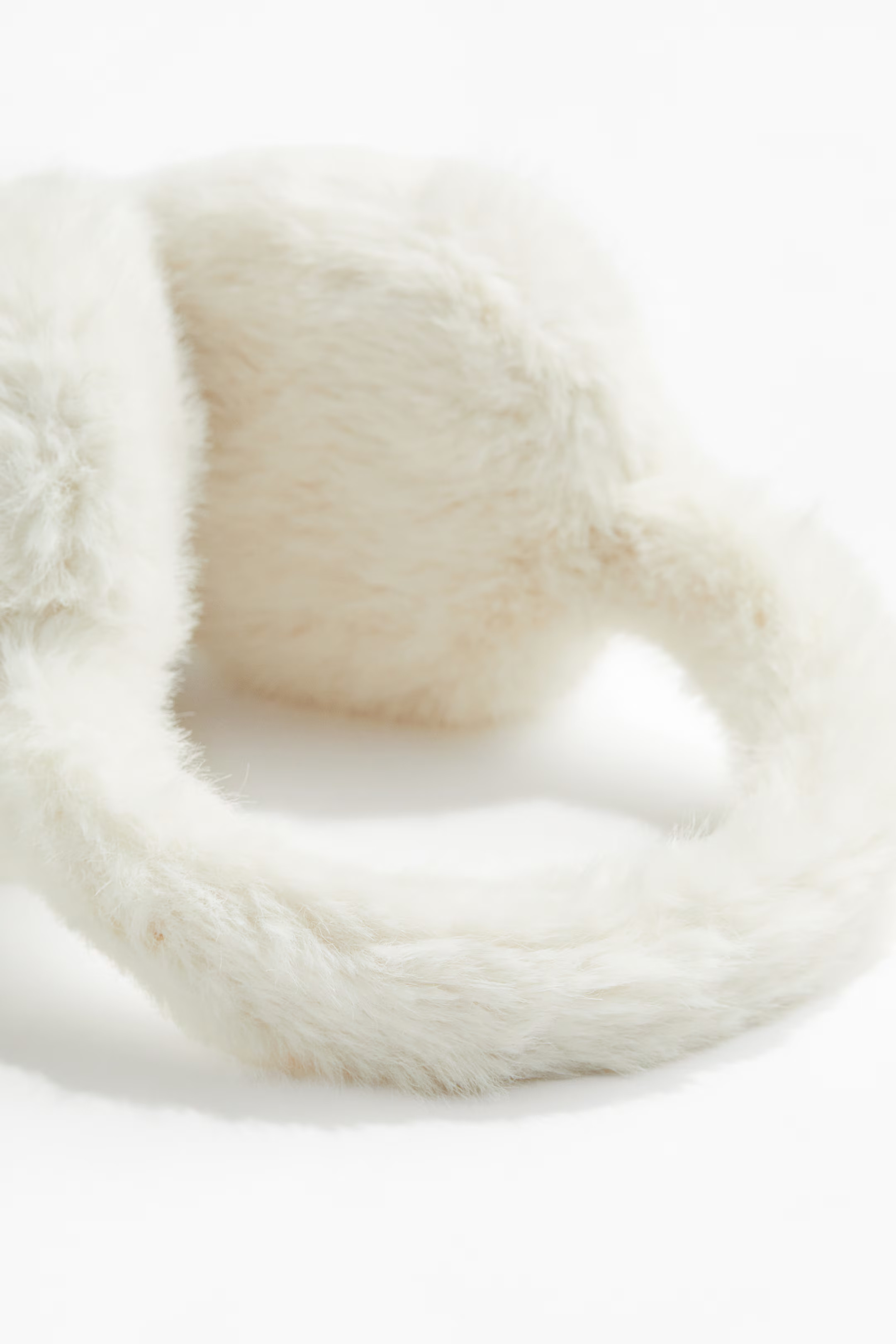 Fluffy earmuffs | H&M (UK, MY, IN, SG, PH, TW, HK)