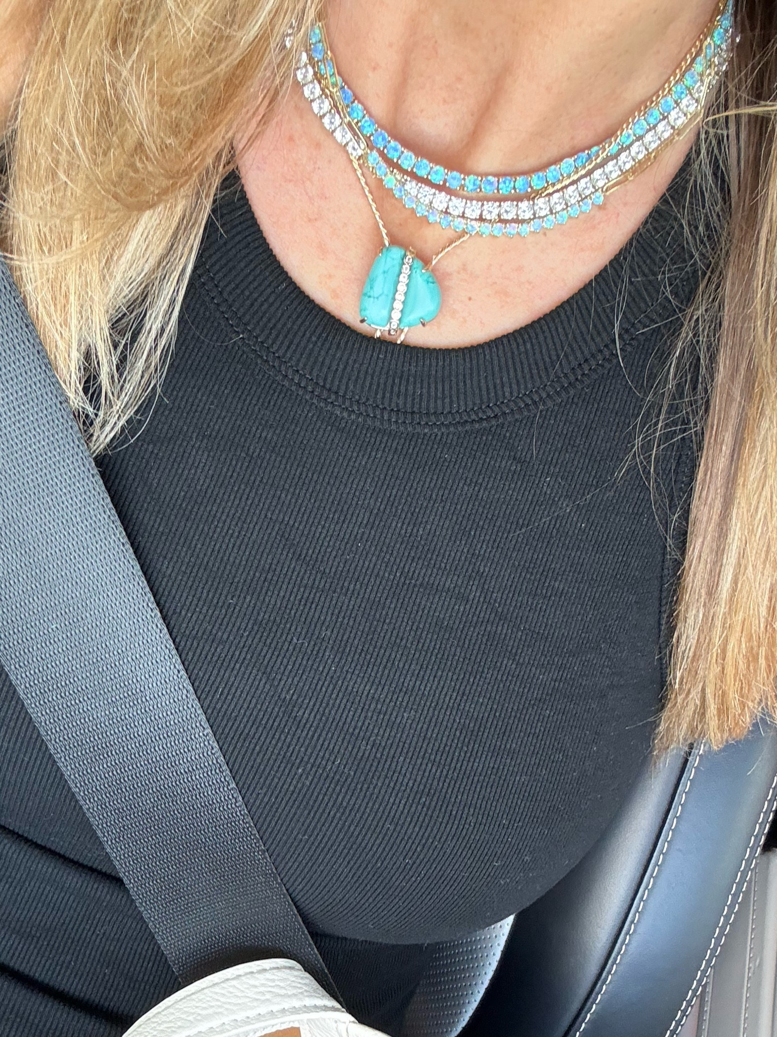 A post for the turquoise stone lariat!!!

I tucked the ends under my tank — oh and tank is medium — runs small 

((Shop the Melinda Maria tennis necklaces through my Instagram page because you can save 10%))