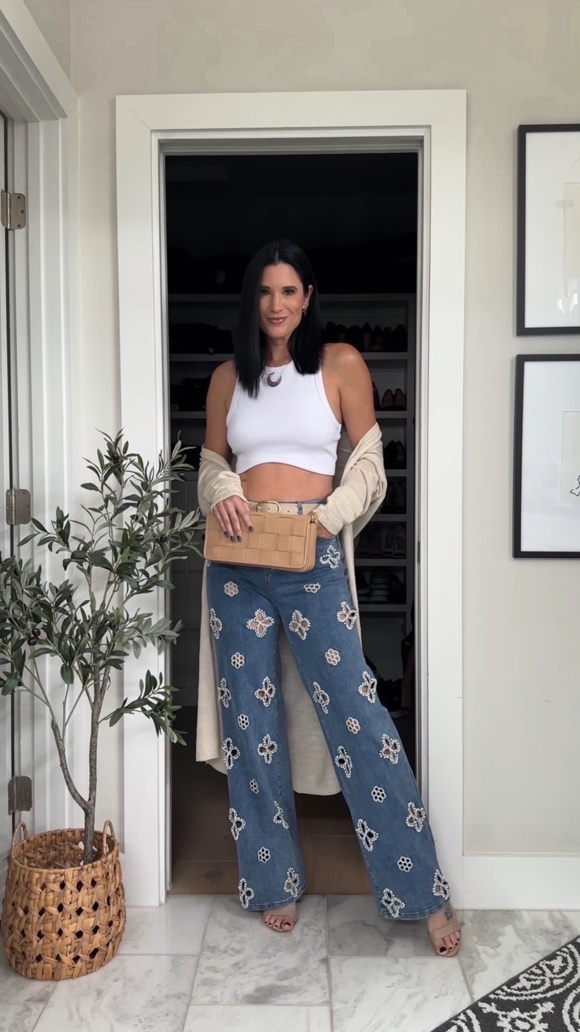 Up to 70% off sitewide with code INSIDER!!!!

These @thenolishop   have quickly become some of my favorite denim! I’m wearing a 27.

My @giginewyork   clutch is 15% off with code DTKAUSTIN15.

#LTKSaleAlert #LTKTall #LTKOver40