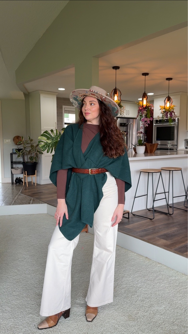 Easy elevated outfits-five outfits one shawl from @officialfleececompany 

Cozy and functional! 

#officialfleececompany #elevatedoutfits #stylingtipsforwomen