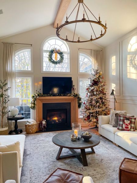 Holiday living room decor 🎄

holiday decorations. christmas decorations. mantle garland. christmas tree. Decor. 



#LTKSeasonal #LTKhome #LTKHoliday