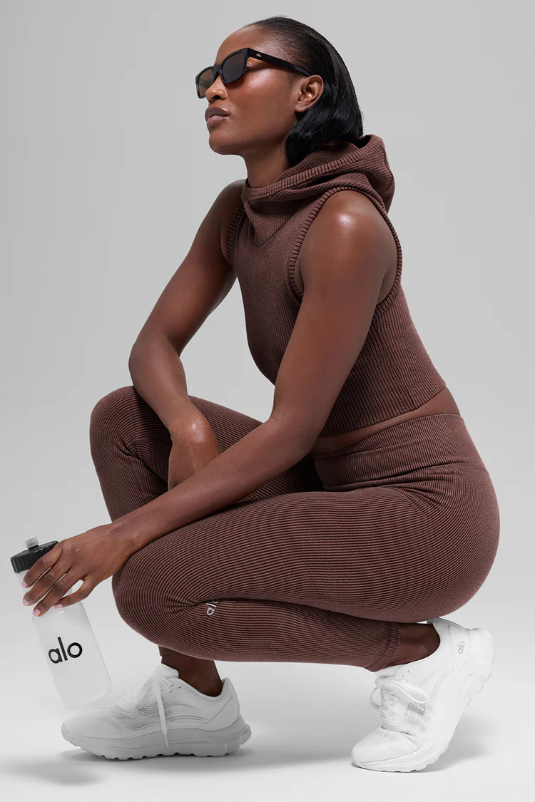 Model is 5'10” wearing SModel is 5'10” wearing SWearing Size SmallModel is 5'10”, with a 33... | Alo Yoga (US)