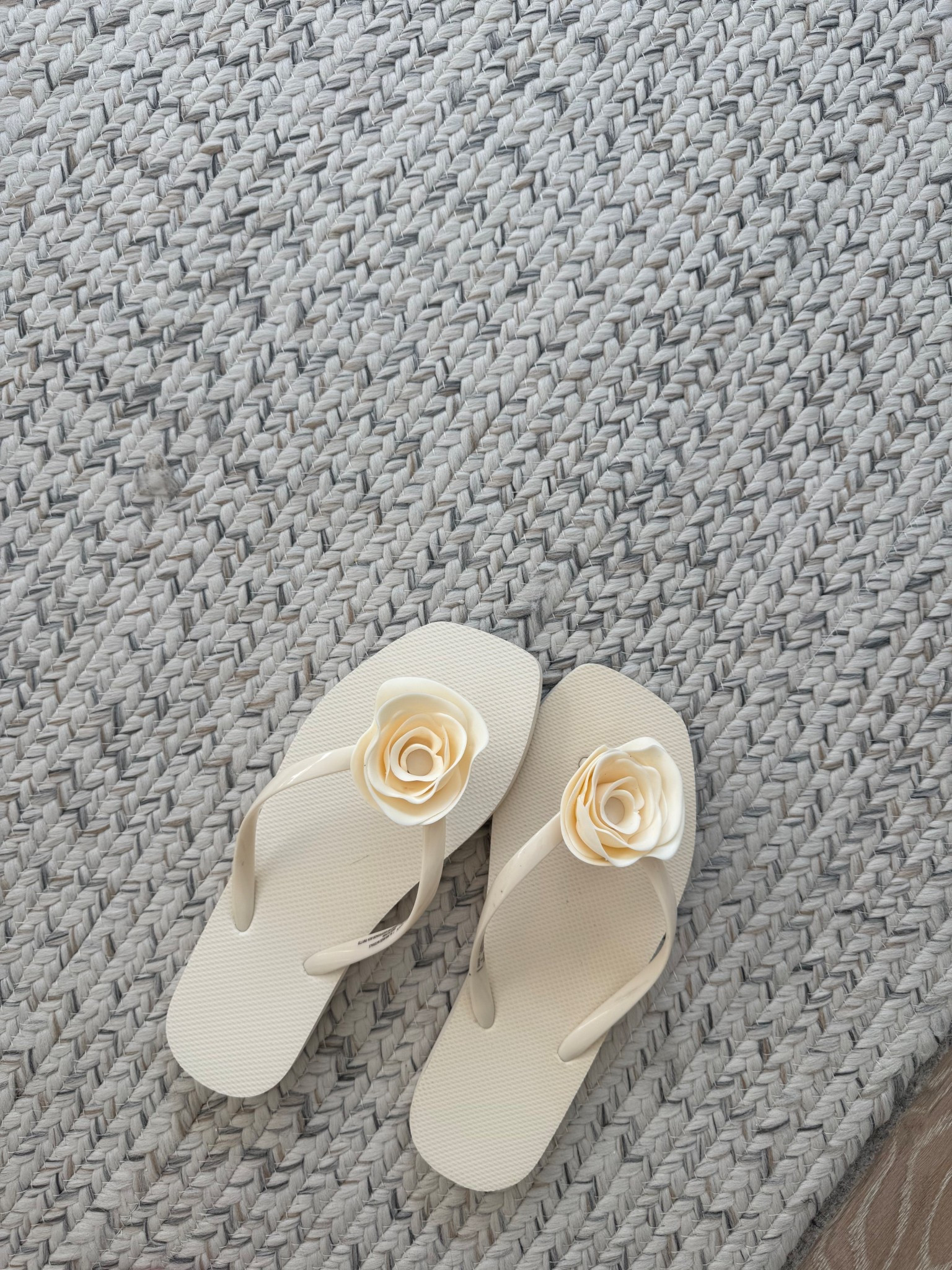 Cutest flip flops from target for only $10!! 



#LTKStyleTip #LTKShoeCrush #LTKSwim