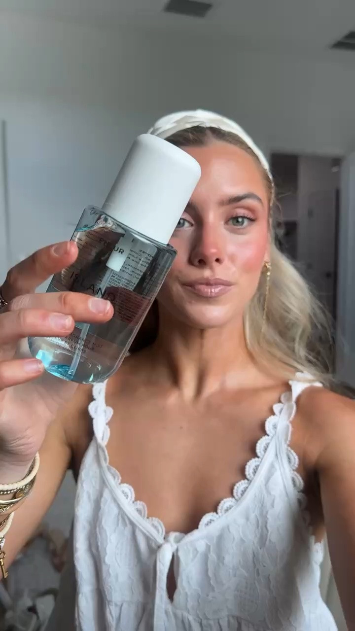 @PHLUR   Dive into tropical waters with Island Swim, a bright, airy, and effortlessly fresh mist. Bright calamansi blends with sweet plumeria, creamy coconut, and smooth sandalwood for an easy, sun-warmed wear.

#LTKgrwm #LTKselfcare #LTKBeauty