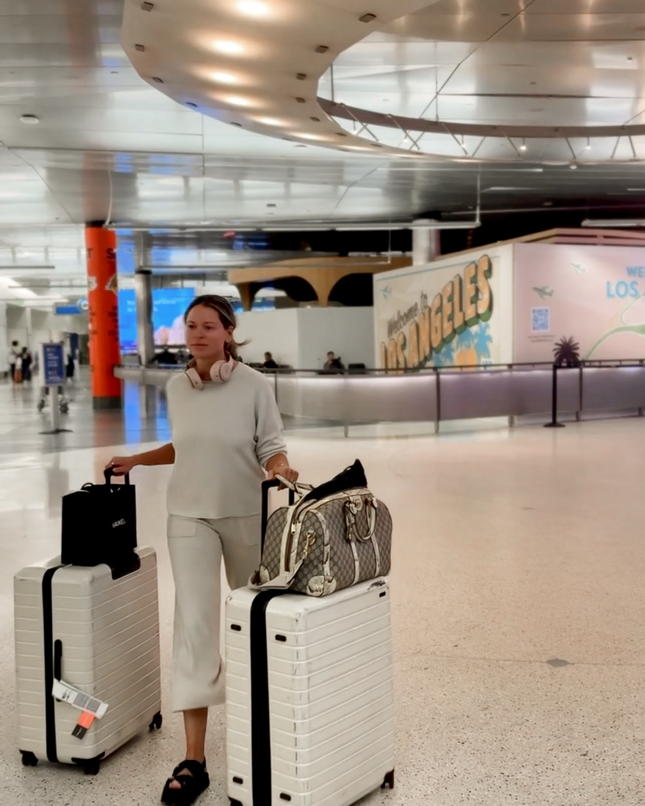 Cashmere blend moment for travel. Thank you Splendid! Amanda has been carry Away luggage for ten plus years and swears by it. And don’t sleep on these eye patches!