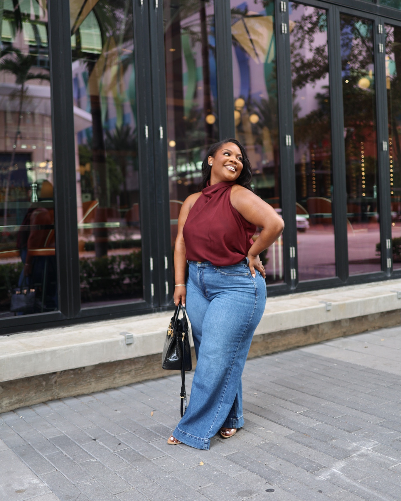 A little Fall look for us girlies in the south 😭

LOVE these wide leg jeans + they are currently on $24!

Sizing Details:

Top: XL
Jeans: 16

#LTKMidsize #LTKPlusSize #LTKFindsUnder50