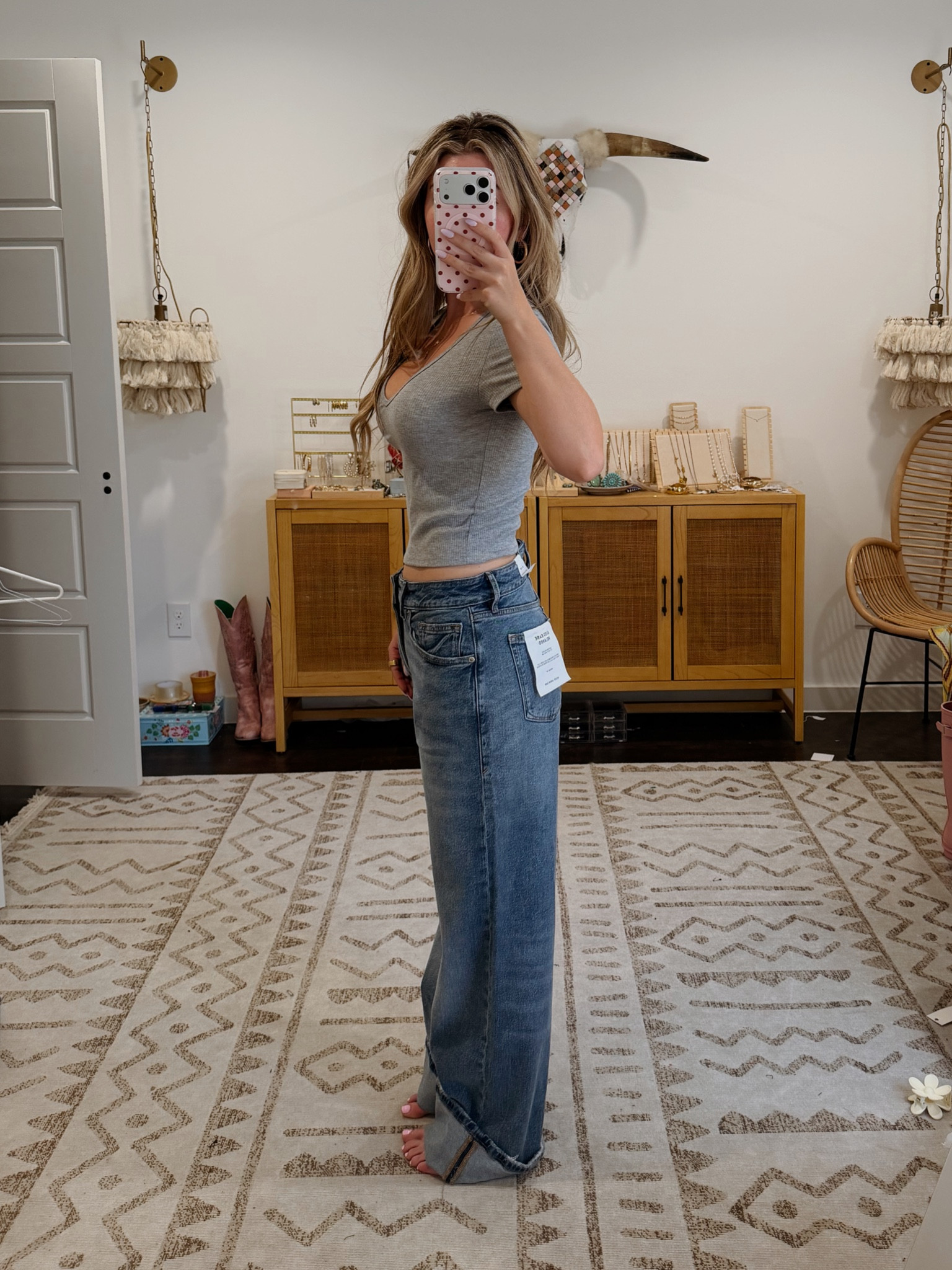 These jeans from Good American are SO good, they feel like sweatpants. Definitely run big so size down, I’m in a 4 an could probably do a 0. 

Denim, jeans, comfy outfit, street style, outfit of the day, work from home outfit, baggy jeans, travel outfit 

#LTKdayinmylife #LTKootd #LTKWorkwear