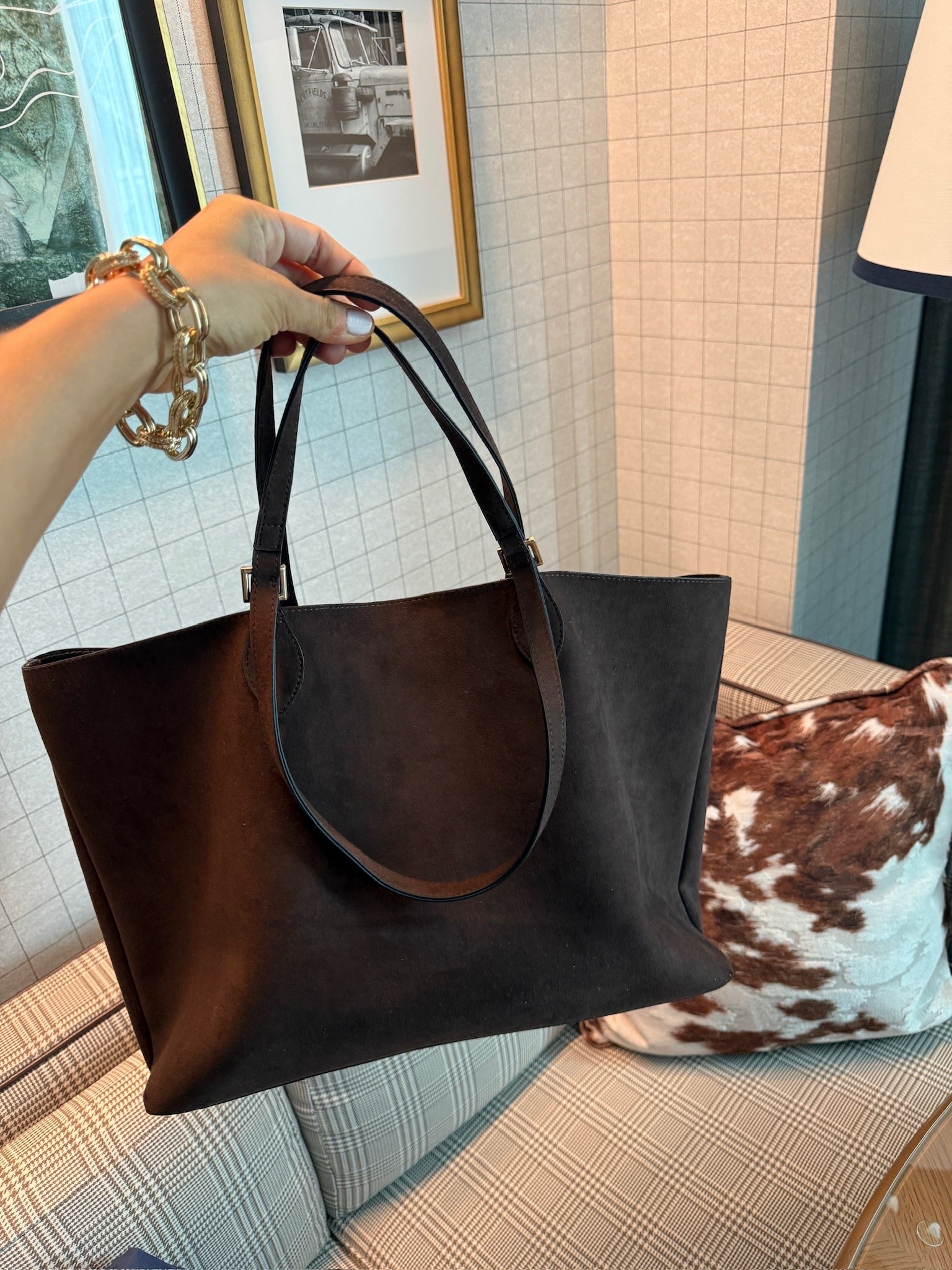 The Target bag I’ve been carrying around LTKCon all day! 🤎 It holds everything I need and the suede look is 🔥

#LTKCon #LTKootd #LTKgrwm