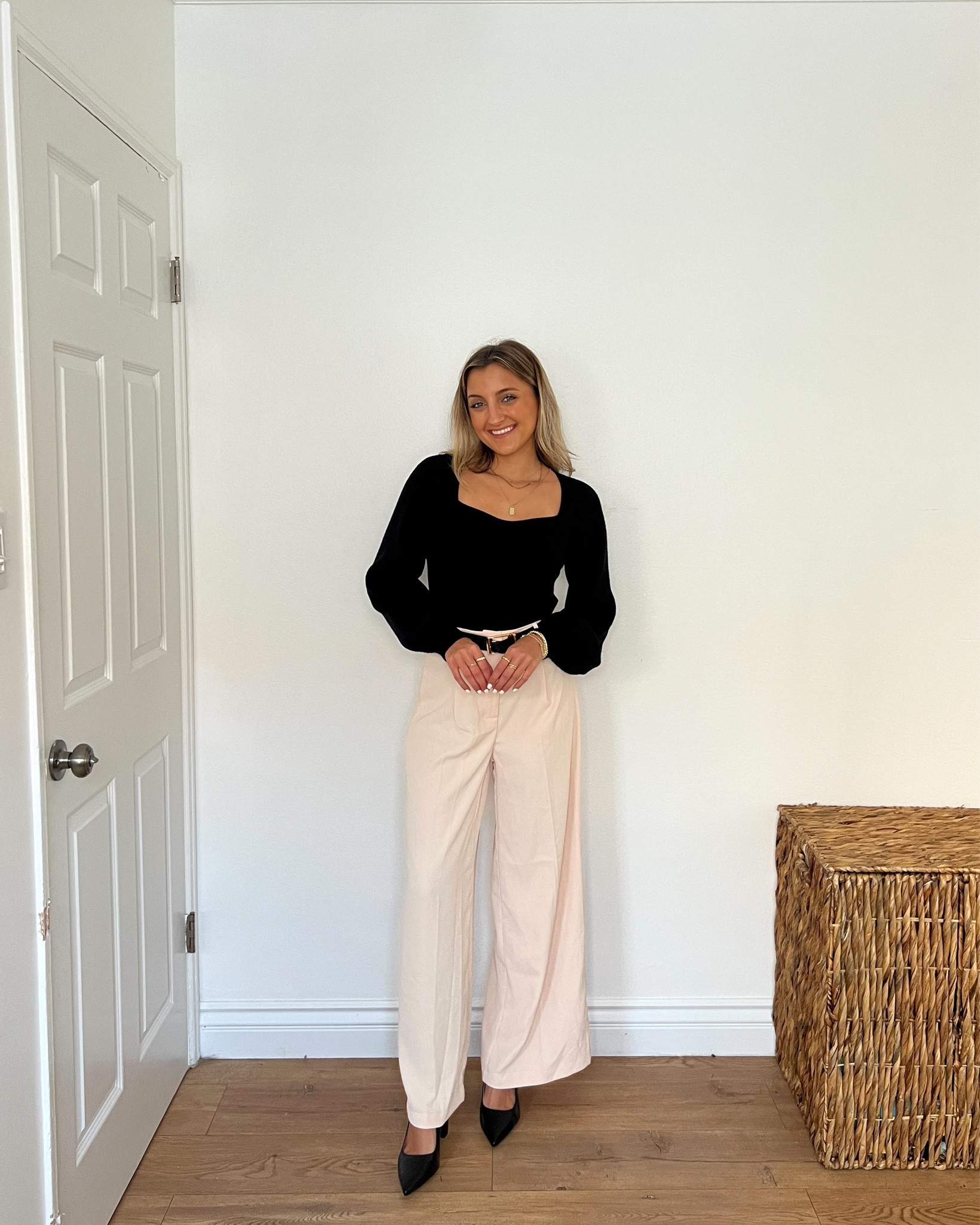 Business casual outfit idea / office ready outfit idea 🖤 

Code styledbymckenz24Q1 for 15% off your SheIn trousers and sweater