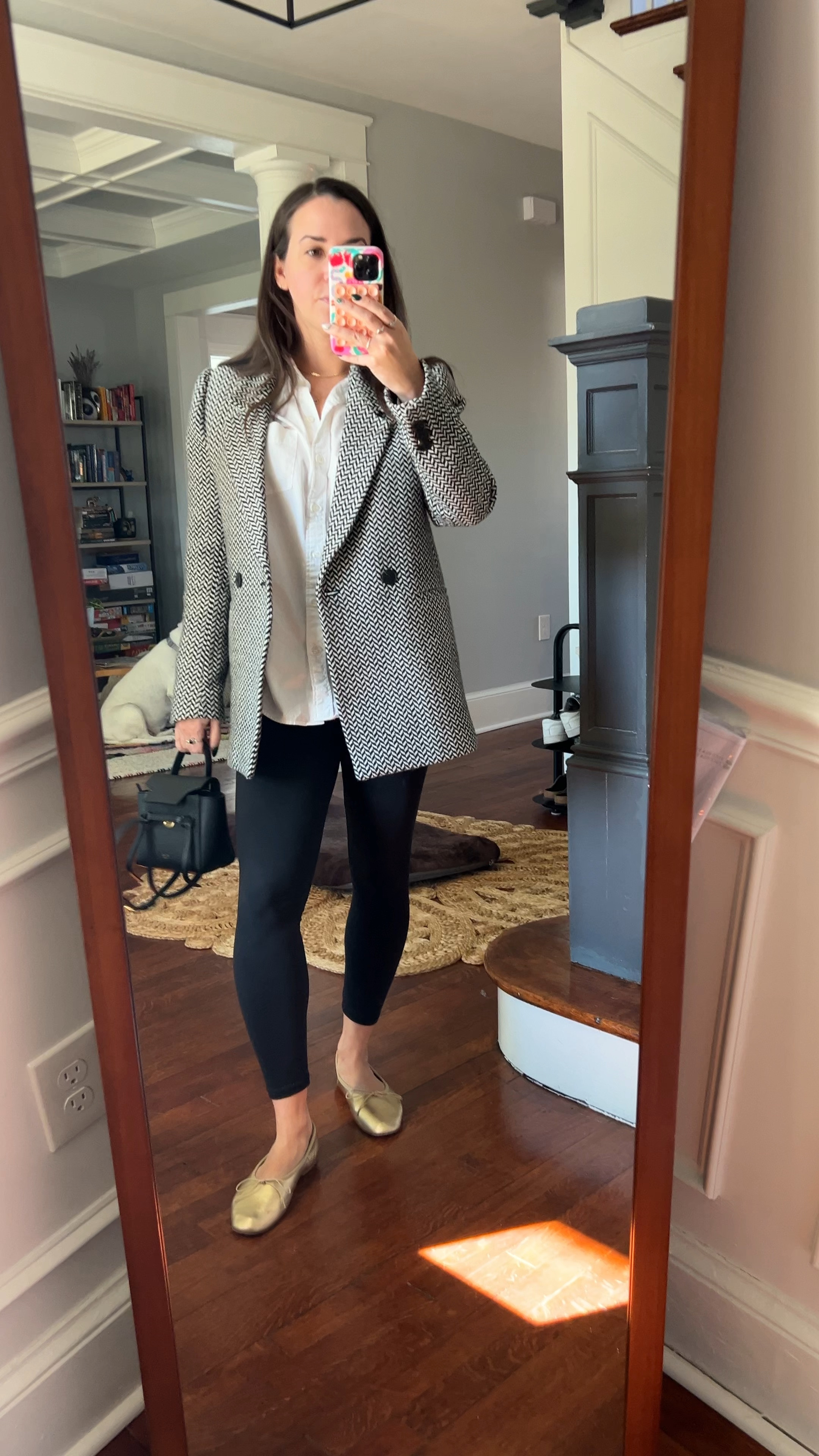 travel outfit. oversized blazer. houndstooth. oversized button down. gap. anine bing. gold flats. ballerina flats. ballet flats. mansur gavriel. casual. outfit. spring outfit. brunch. 

 

#LTKWatchNow #LTKFindsUnder100 #LTKTravel