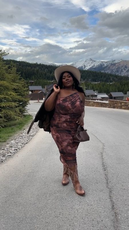 She’s a mountain mami! Outfit of the night for dinner at Cortina in Big Sky! 

Dress 20 runs large- lots of stretch 

Plus Size Fashion, western outfit, country concert outfit, cowboy boots



#LTKFindsUnder50 #LTKPlusSize #LTKFindsUnder100
