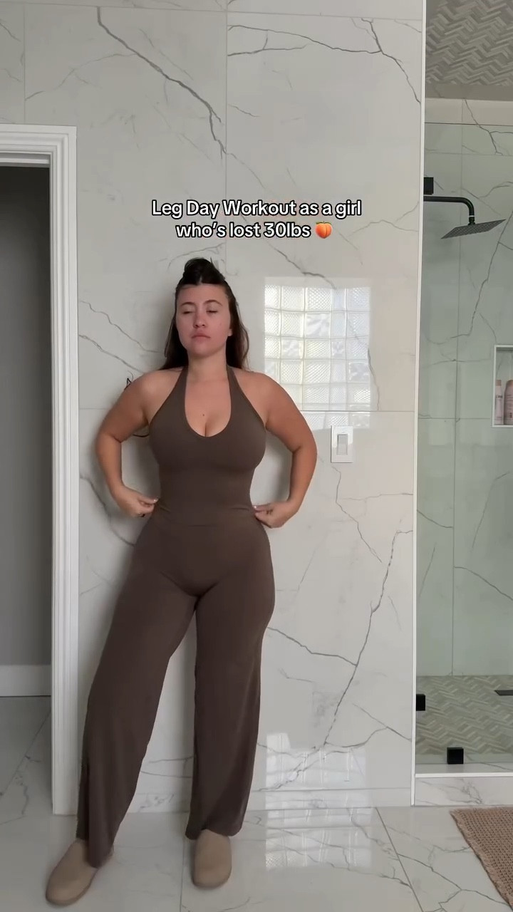 Showing you that it’s absolutely possible to lose weight & reach your fitness goals with only 3 days of weight lifting & Pilates 🫶🏼

Outfit is @paragonfitwear code MADI10 

#lowerbodyworkout #legdayworkout #workoutroutine #weightloss #weightlossjouney