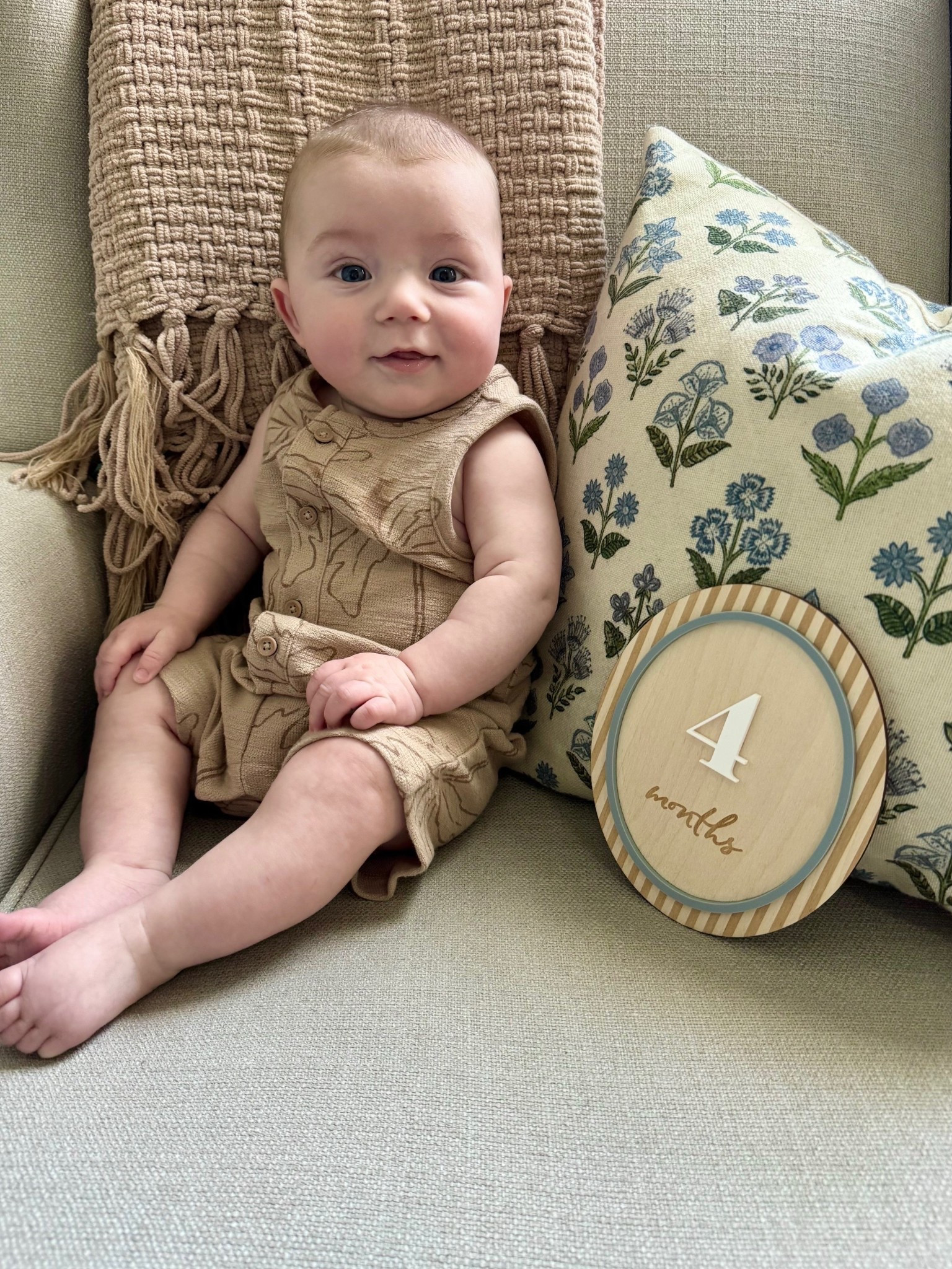 The modern monthly milestone placard I’ve been using for August. I asked for it to be made without the bow  


Baby must haves
Baby registry must haves
Baby favorites


#LTKFamily #LTKBaby #LTKBump