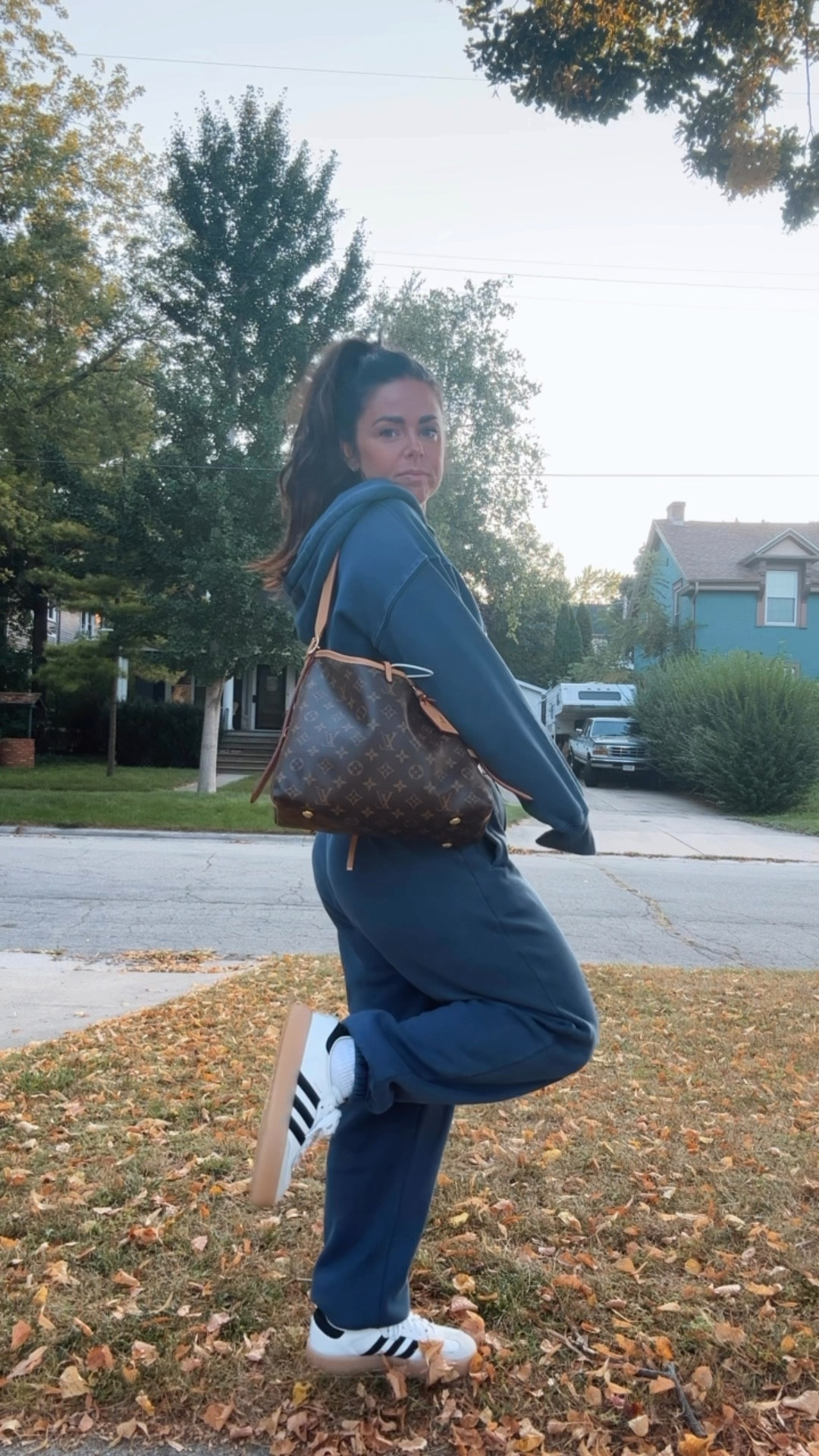 My cozy fit for our ride back home🚙
Abercrombie Sunday sweats and zip ups are my fave😊 (med sweats small zip up) 

#LTKFallSale #LTKTravel #LTKVideo