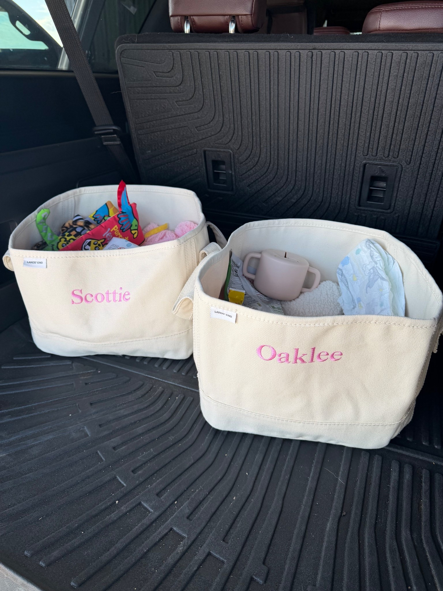 Small size in neutral with classic style in fresh pink!