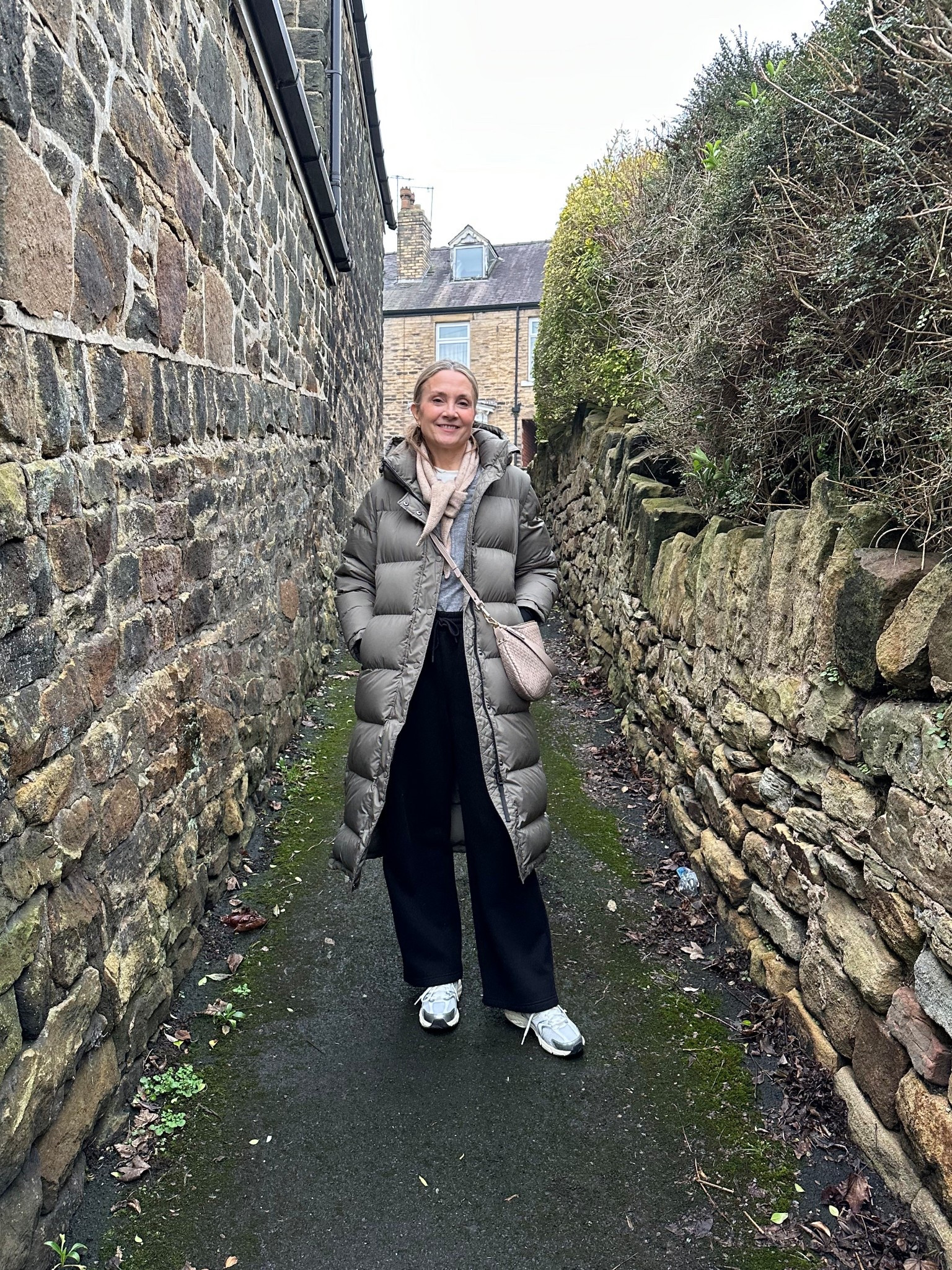 What I’ve been wearing on repeat in England: quince long down puffer, Aritzia wide leg sweatpants, asics sneakers, Evereve Henley, quince crossbody, triangle scarf!

#LTKootd #LTKOver40 #LTKTravel