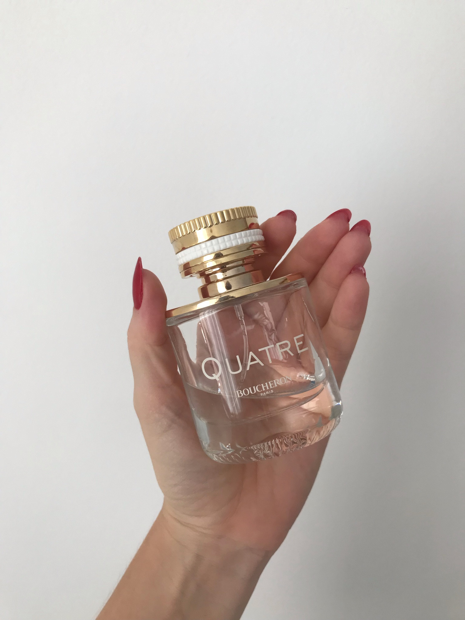 Perfume de princesa moderna! Saída cítrica com coração suculento floral-frutal e base almiscarada com toques doces de baunilha e caramelo. Se eu fosse capaz de usar apenas um perfume assinatura, esse seria um ótimo candidato  

#LTKbeauty #LTKbrasil
