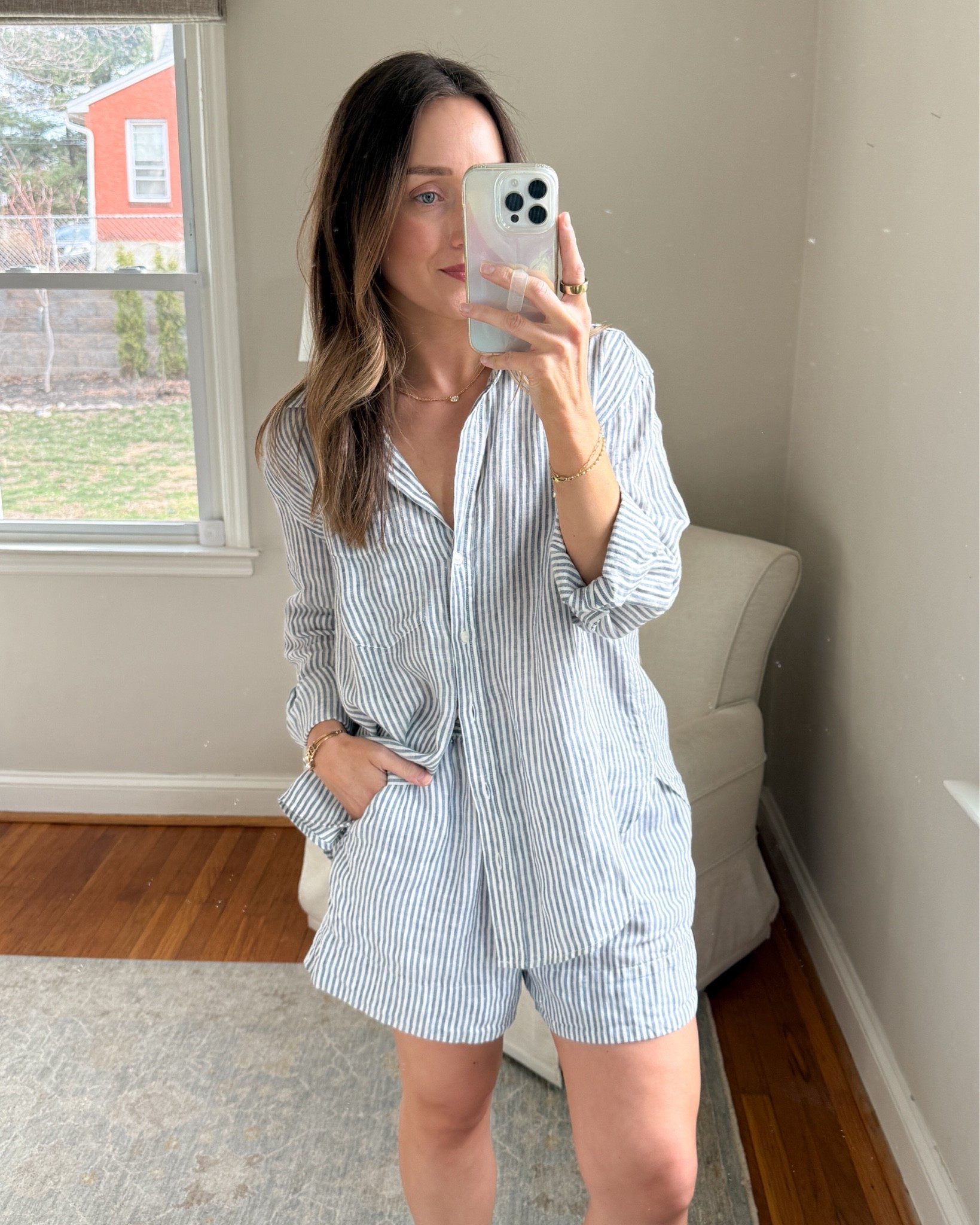 All of the linen pieces I love from the gap are on sale for their friends and family sale 40% off! Wearing a small top and small bottom. ￼