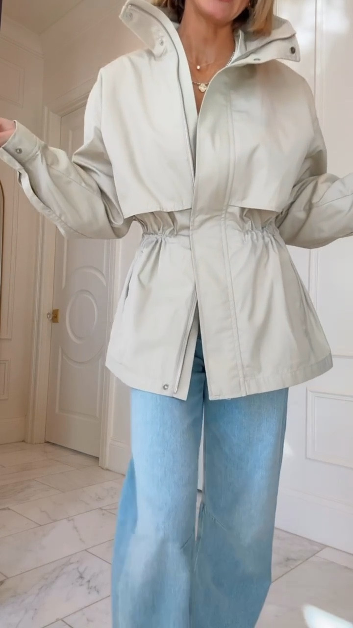 Love this everyday jacket from @Aritzia 🤍
Effortless + timeless for spring.
Sized up to a M (usually S).