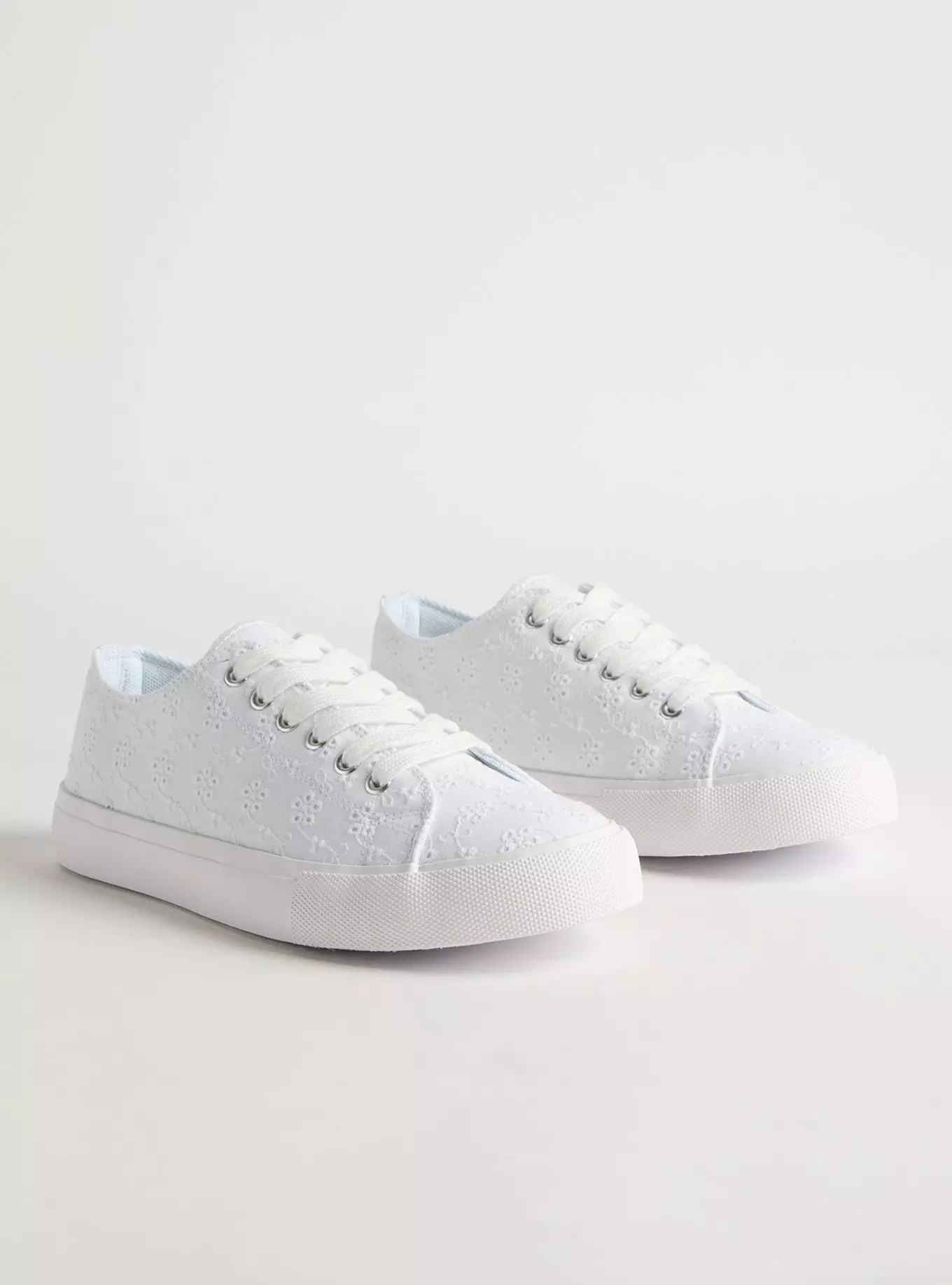 Lace-Up Sneaker (WW) | Torrid (US & Canada)