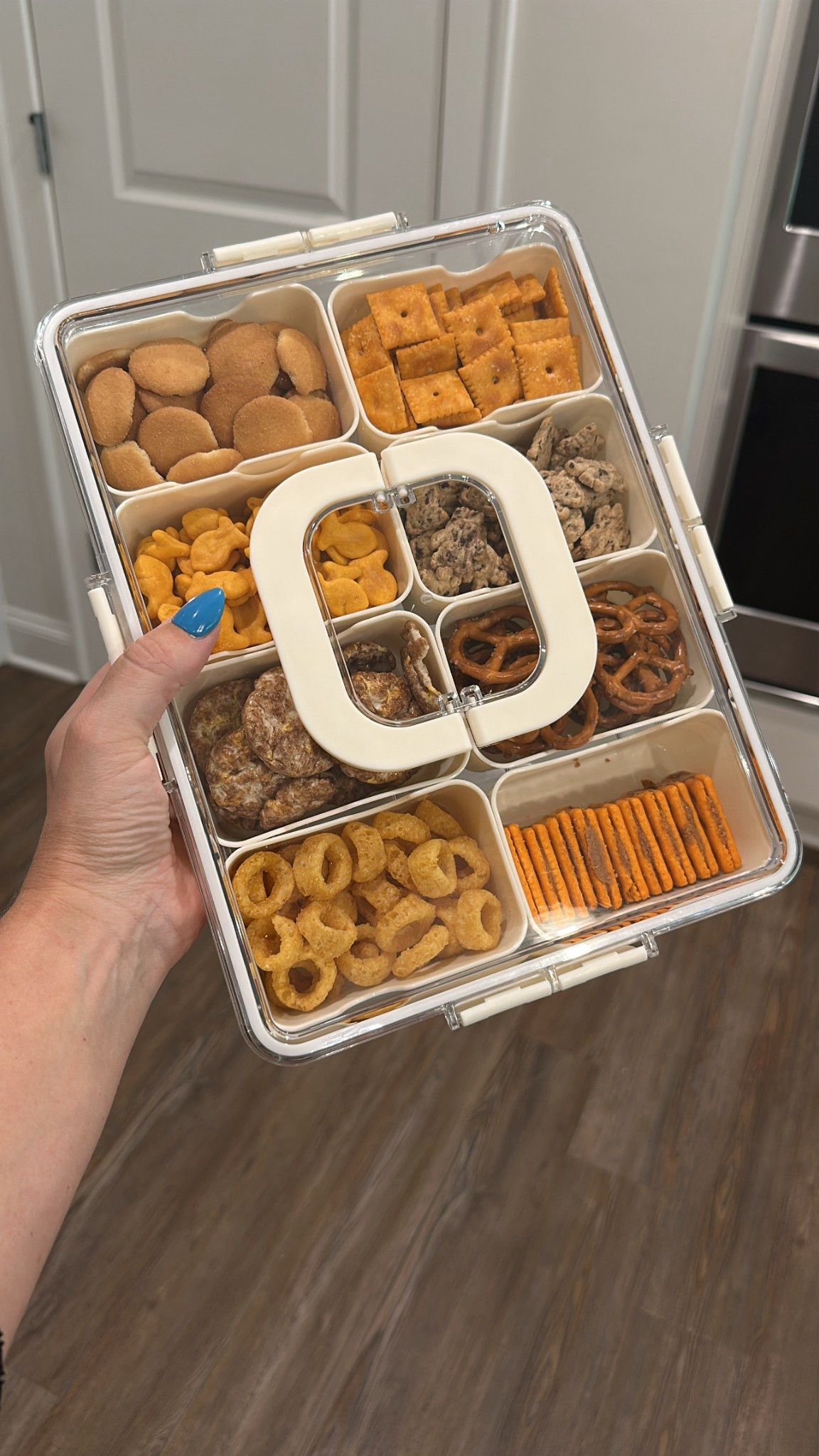 Snackle box of my dreams!!

Individual removable slots ✔️
Dishwasher safe ✔️
Boat approved ✔️



#LTKTravel #LTKKids #LTKFindsUnder50