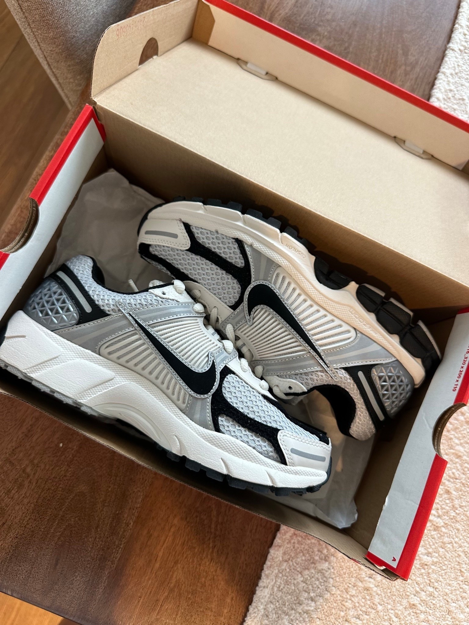 No better feeling than unboxing sneakers 🖤 These Nike Vomeros are so trendy and would be a great gift for any fitness lover!

#LTKGiftGuide