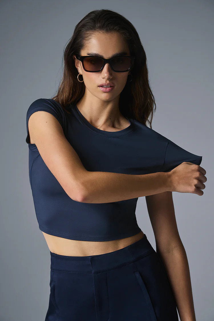 Alosoft Crop Finesse Short Sleeve - Navy | Alo Yoga (US)