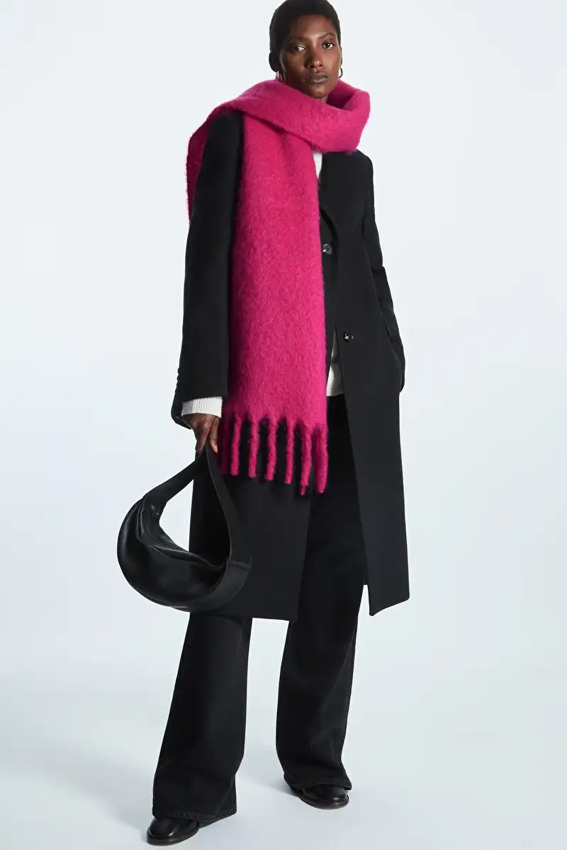 OVERSIZED-SCHAL MIT FRANSEN - ROSA - Scarves - COS | COS (EU)