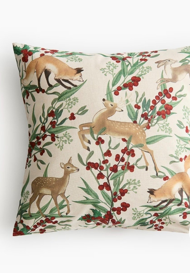 Holiday winter christmas pillow case. Funda de cojín

#LTKHoliday #LTKHome