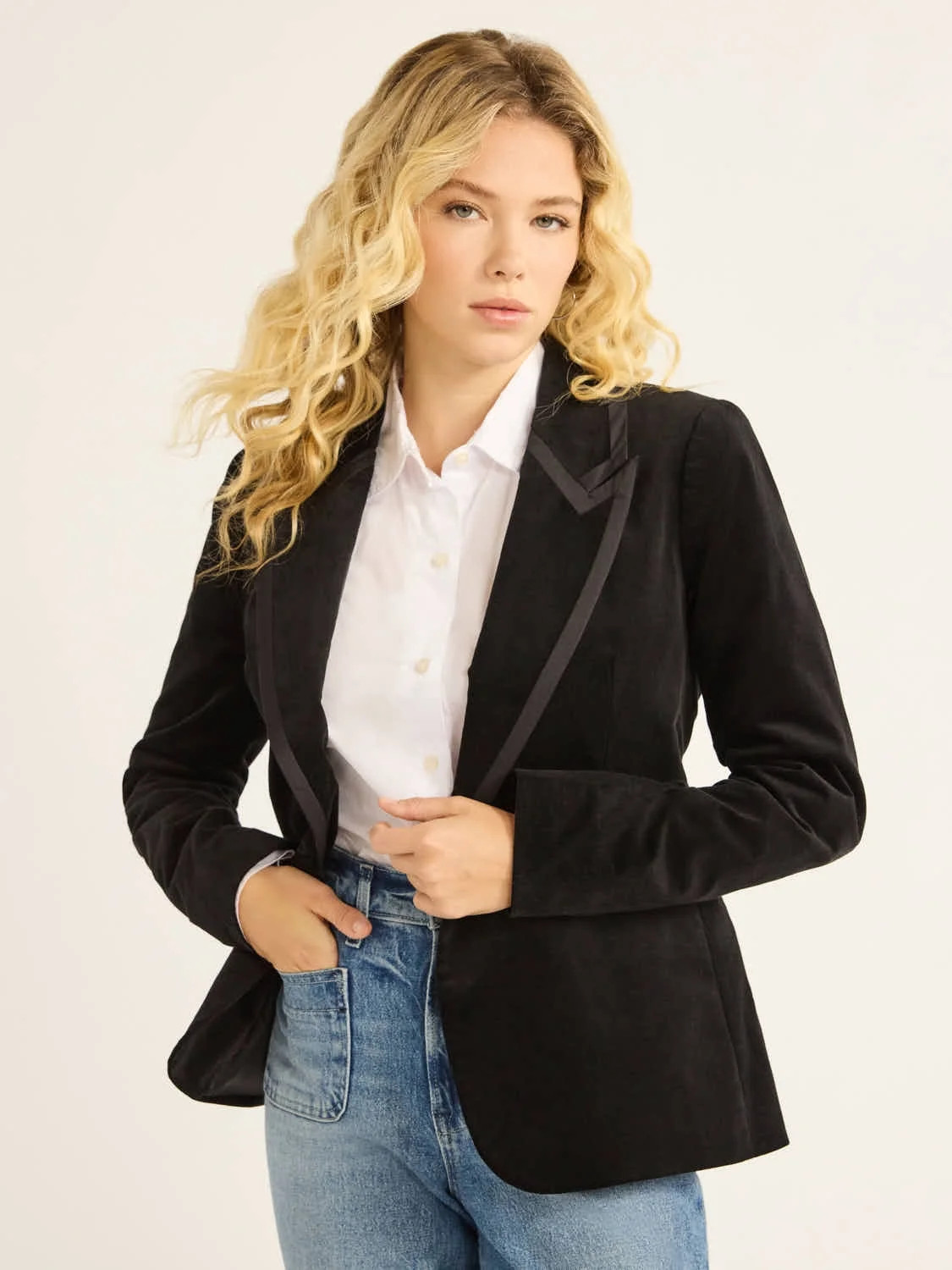 Free Assembly Women's Stretch Velvet Blazer, Sizes XS-XXXL | Walmart (US)