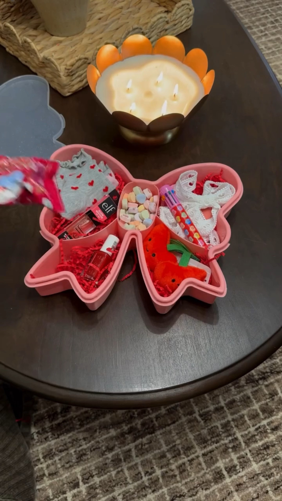 The absolute cutest gift idea for your tween, teen, bestie, teacher, co-worker, mama, ANYONE that loves absolute cuteness! ♥️ Comment BOW for links