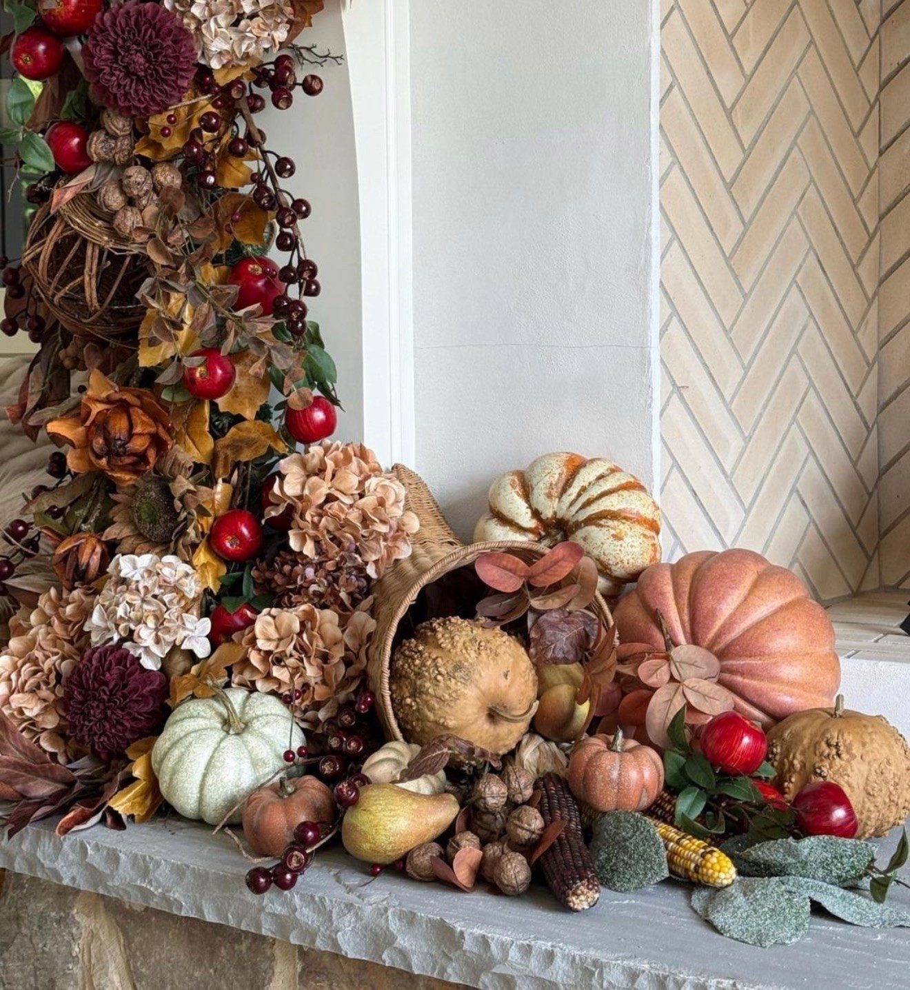 Cornucopia decor 🍂🍎🍐🍄‍🟫

#LTKHome #LTKSeasonal