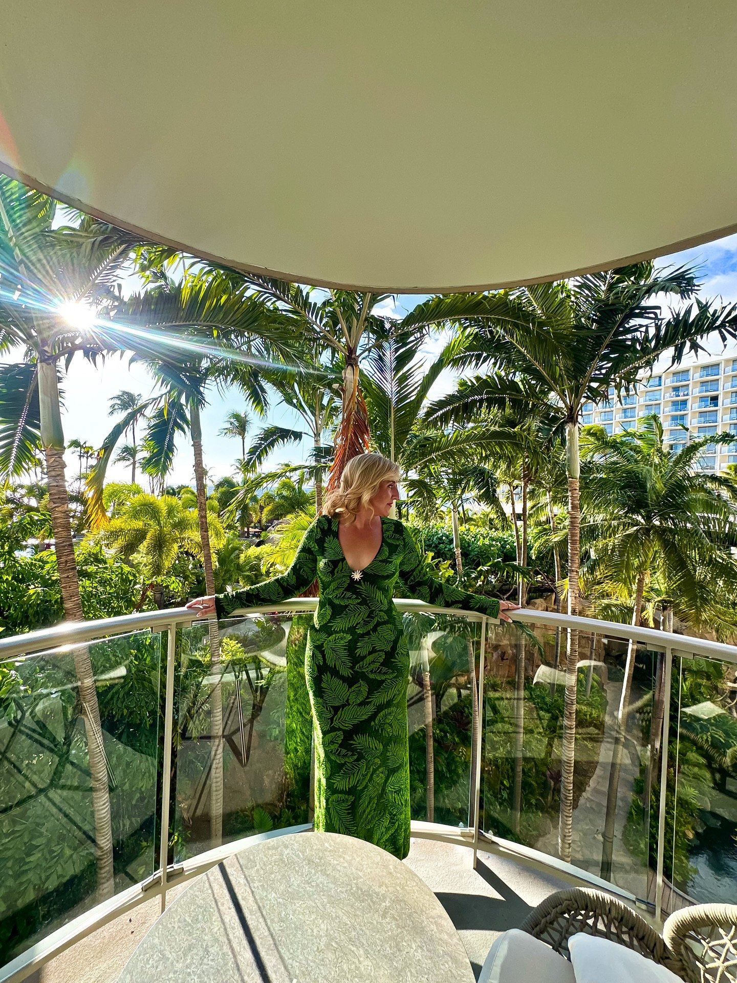 a little commotion for the dress ✨🌴

#MauiVibes #ShowMeYourMumu #OOTD #MauiLife #VacationMode