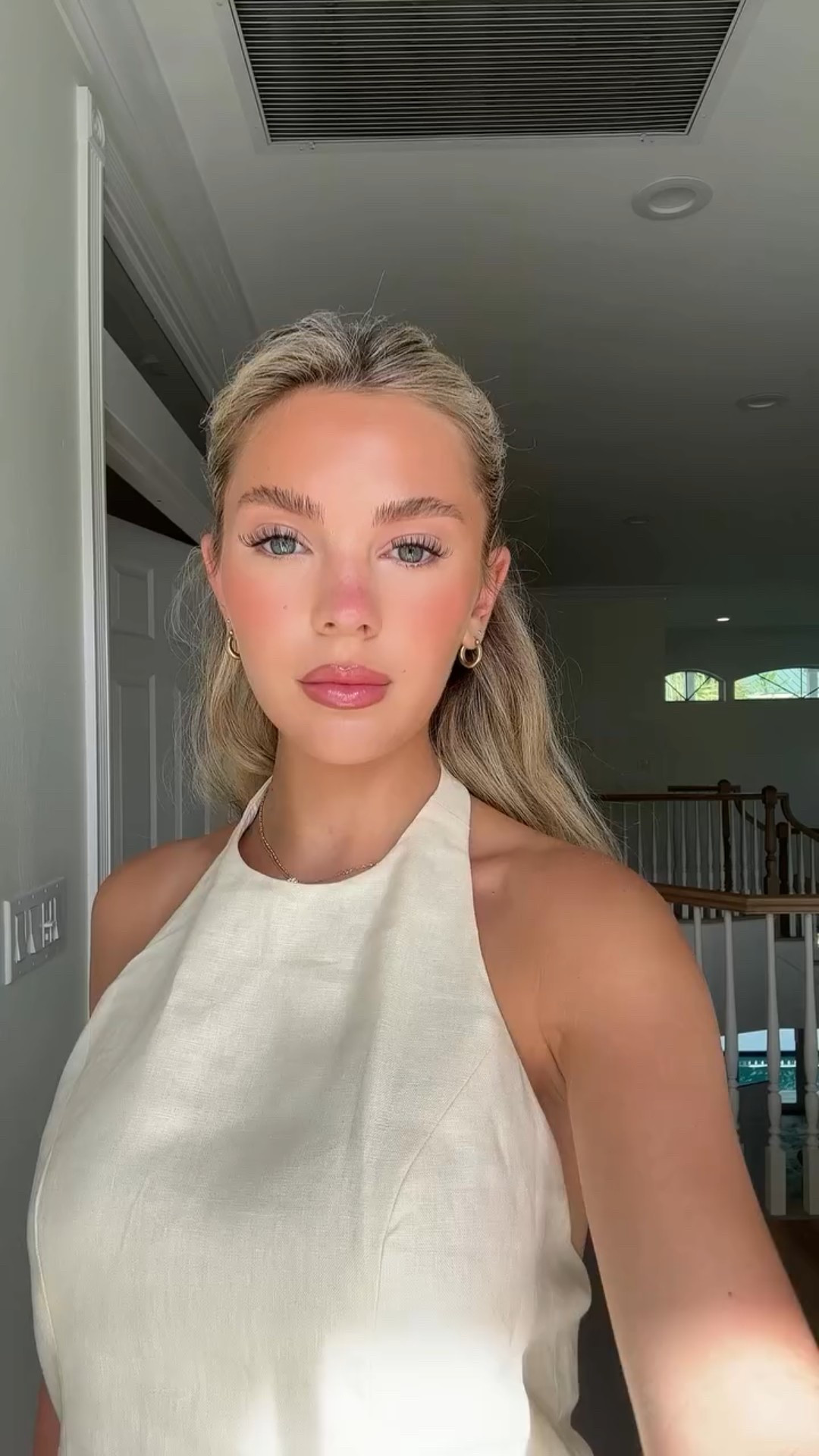 Stepping into the weekend likeeee 
.
.
.
@reformation ✨ #Reformation #WeekendFit #OOTD #DinnerLook #RefBabe #ChicStyle #EffortlessFashion #StyleInspo #sustainablestyle