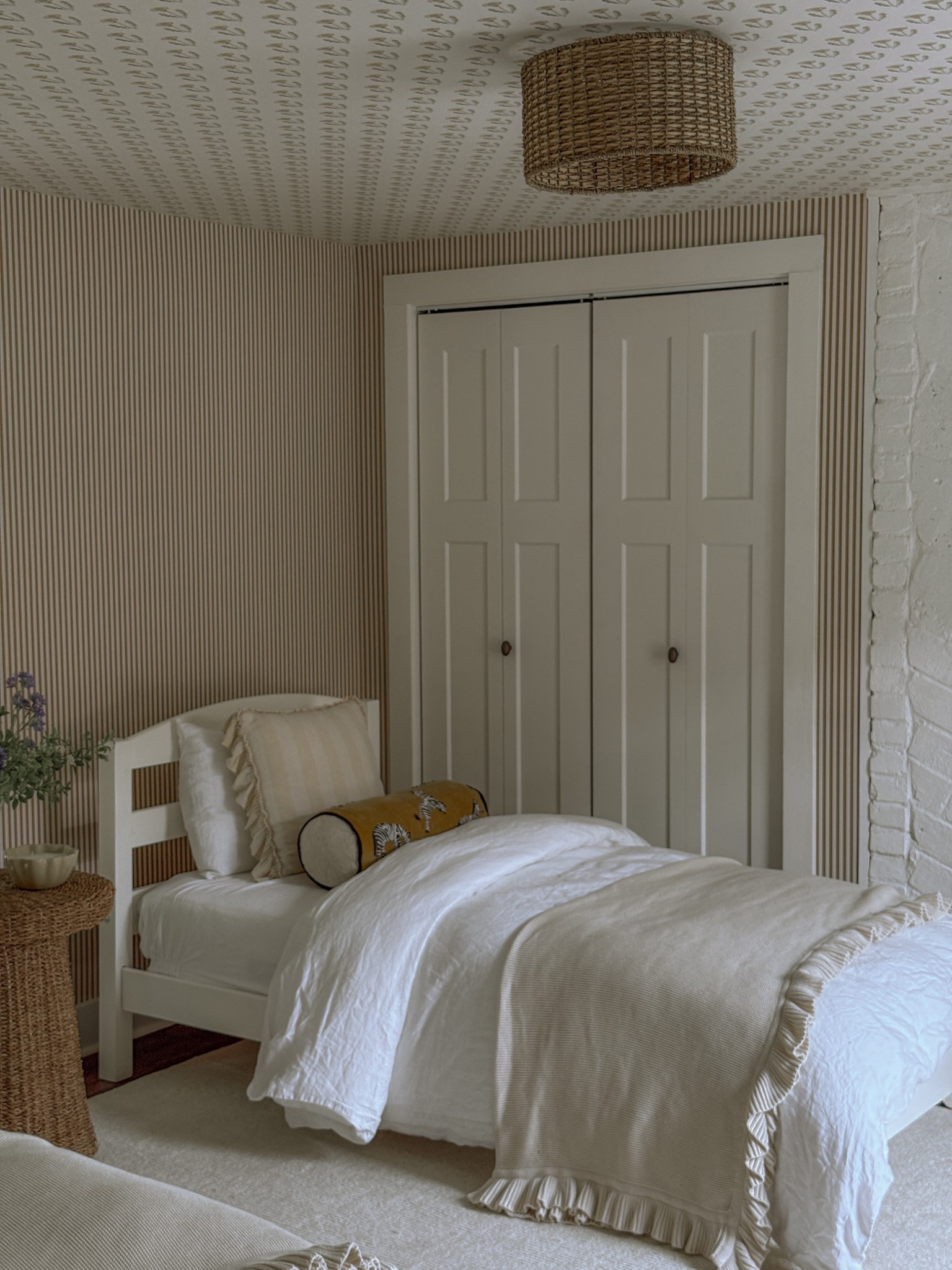 Bedding we swear by! The best linens! Comes in so many colors and patterns! 

@onequince #QuincePartner

Bedding, bedroom, home styling.

#LTKHome