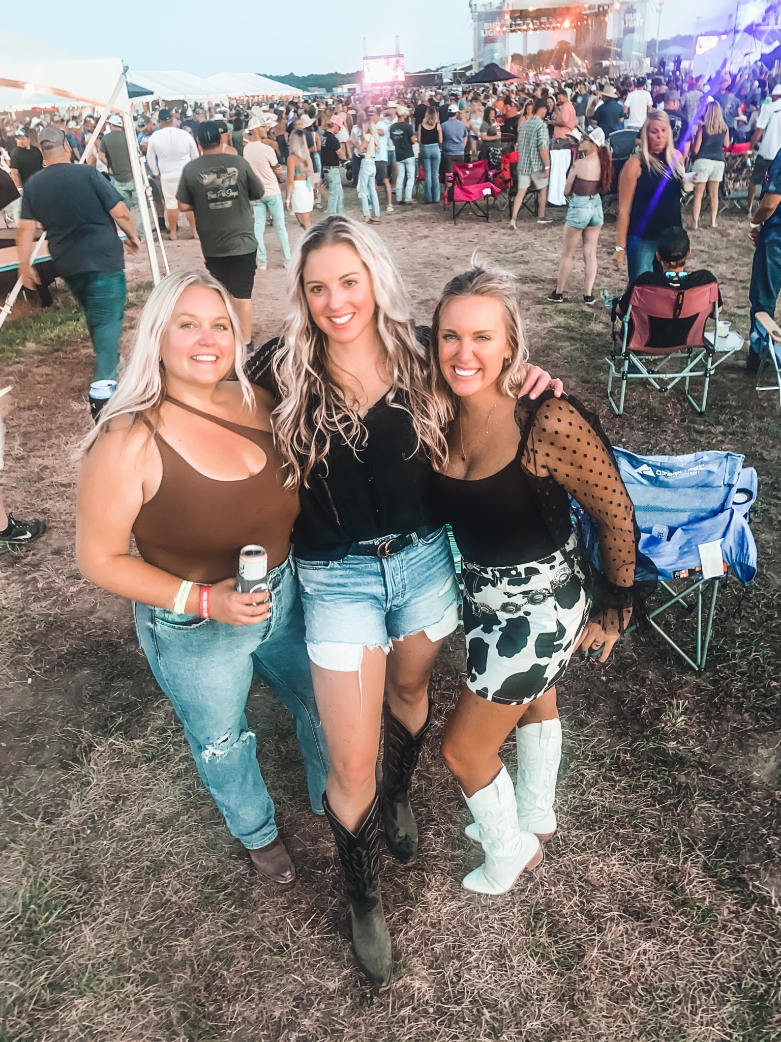 Country concert inspo!

#countryconcert #girlfriends #cowprint #summernights #fashion #amazonfinds #abercrombie #cowgirlboots #country 