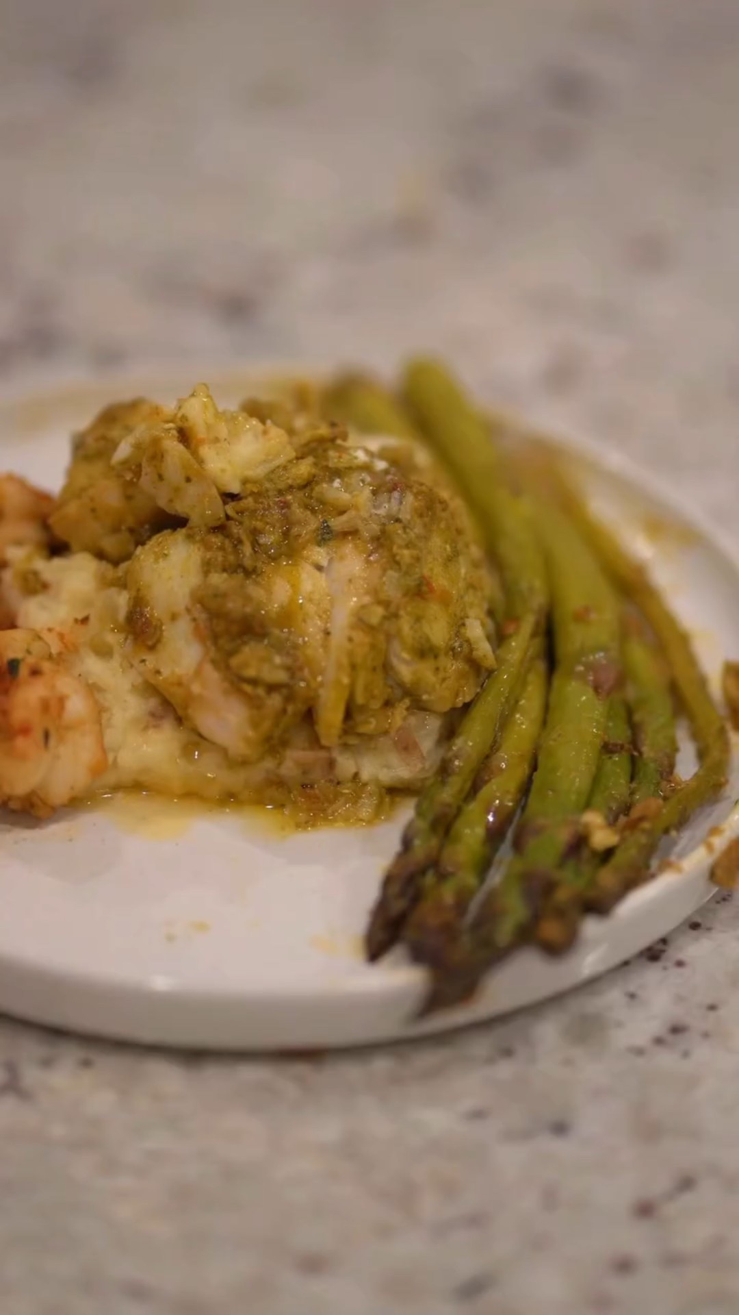 My tastebuds were watering 🤭🤤 any seafood lovers that would enjoy this quick 20 minute meal ???👀


Recipe 





Comment “recipe” & I’ll send you the link to the items to buy 🛒

My local Produce : @heb 
Ingredients : @kindersflavors, @naturenates @oldbay_seasoning 
Materials : @ninjakitchen 

.

.

#20minutemeals #pregocravings #homecookedmeal #seafooddinner #mealprepideas