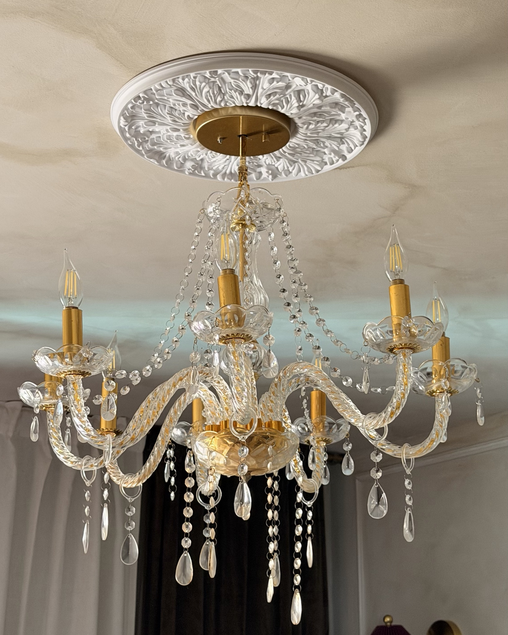 I’m obsessed with my new chandelier and these medallion gave a whole new aesthetic to it. #HomeDecor. #LimeWatch. #Chandelier #AmazonFinds
