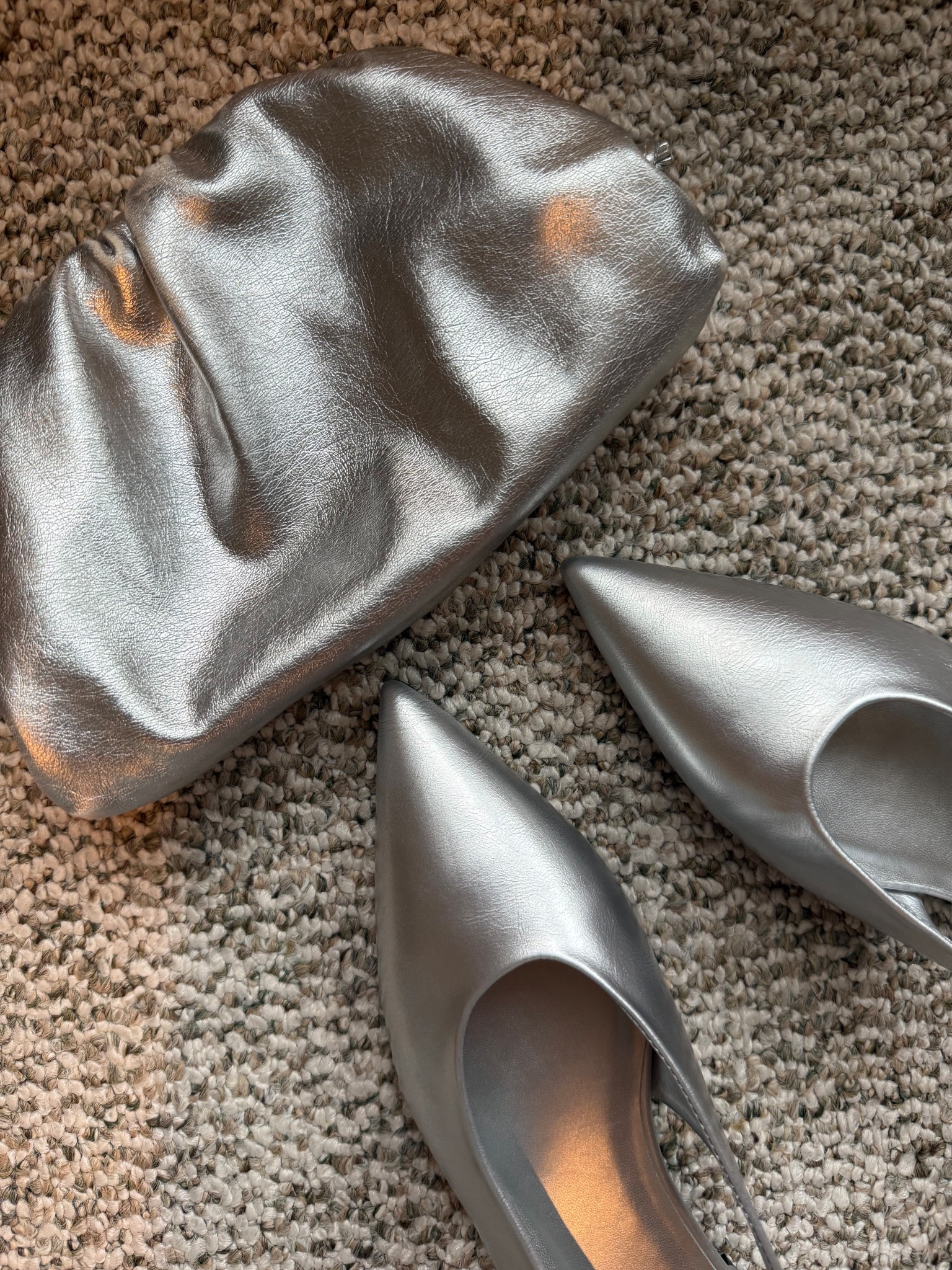 New favorite Summer soles

#SHUSHOP #myshushop #shushopsneakers
#ConfidentSteps #StyleHasNoAgeLimit

Summer shoes
Silver bag
Silver purse
Amazon fashion
Cool shoes
Silver shoes
Silver flats
Pointed toe shoes

#LTKootd