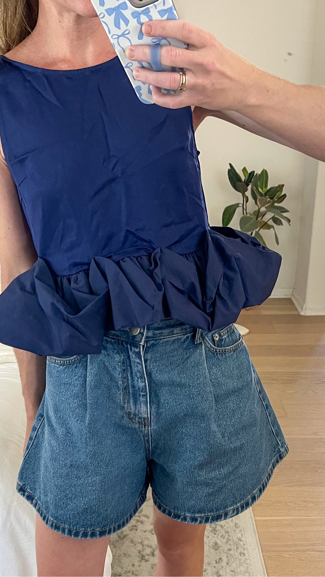 Sharing my thoughts in the video but TLDR —cute too but a little big, consider sizing down. Wearing a small.